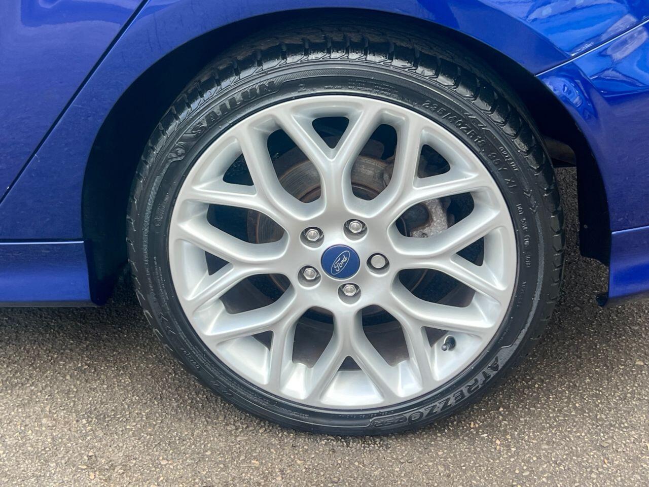 Ford Focus - Image 30