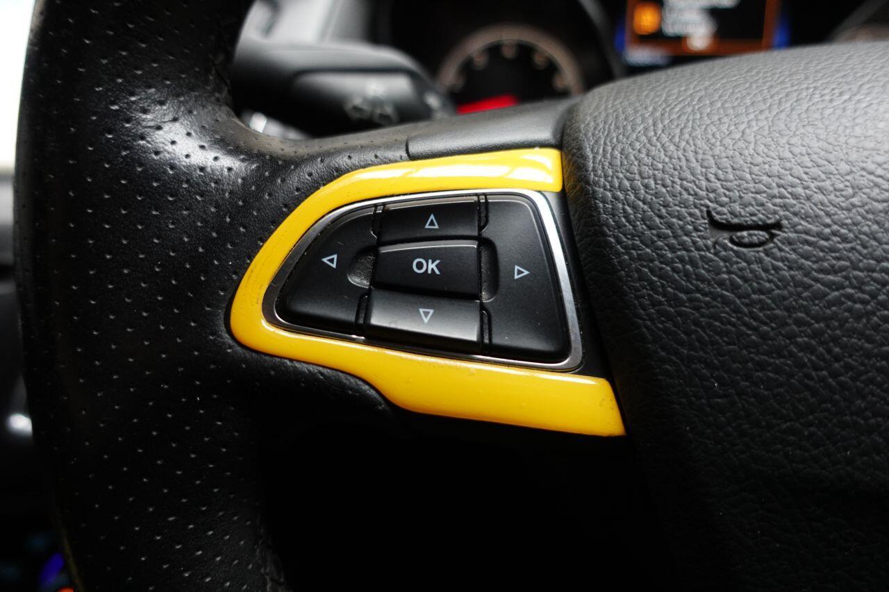 Ford Focus - Image 34