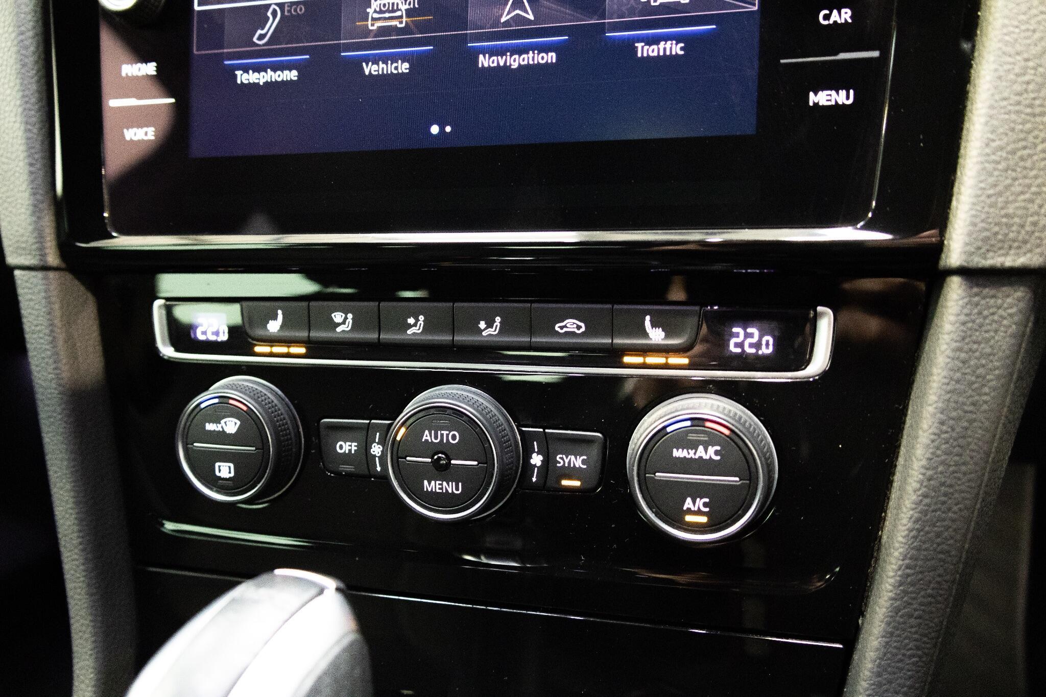 Volkswagen Golf - Image 22