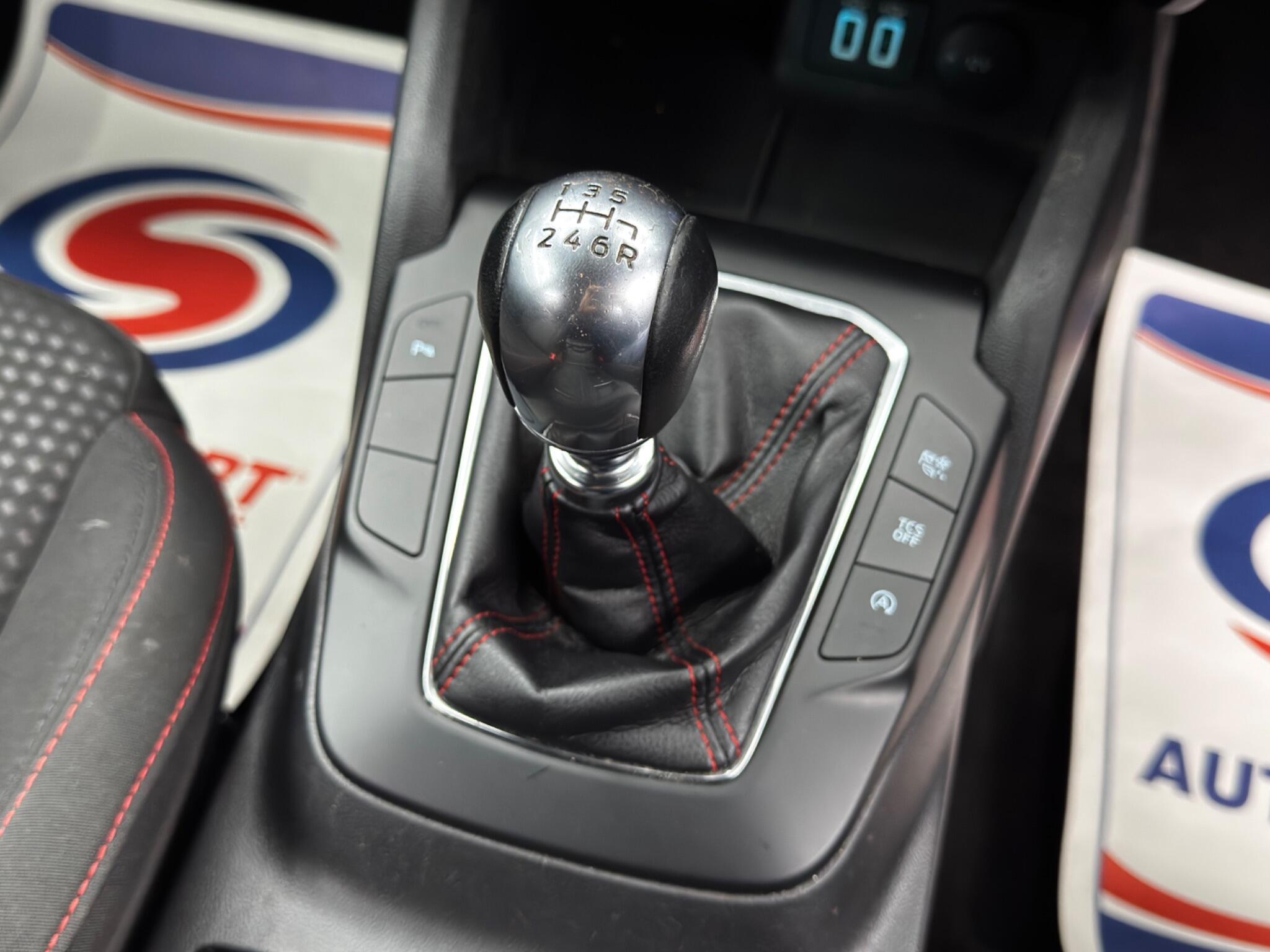 Ford Focus - Image 26