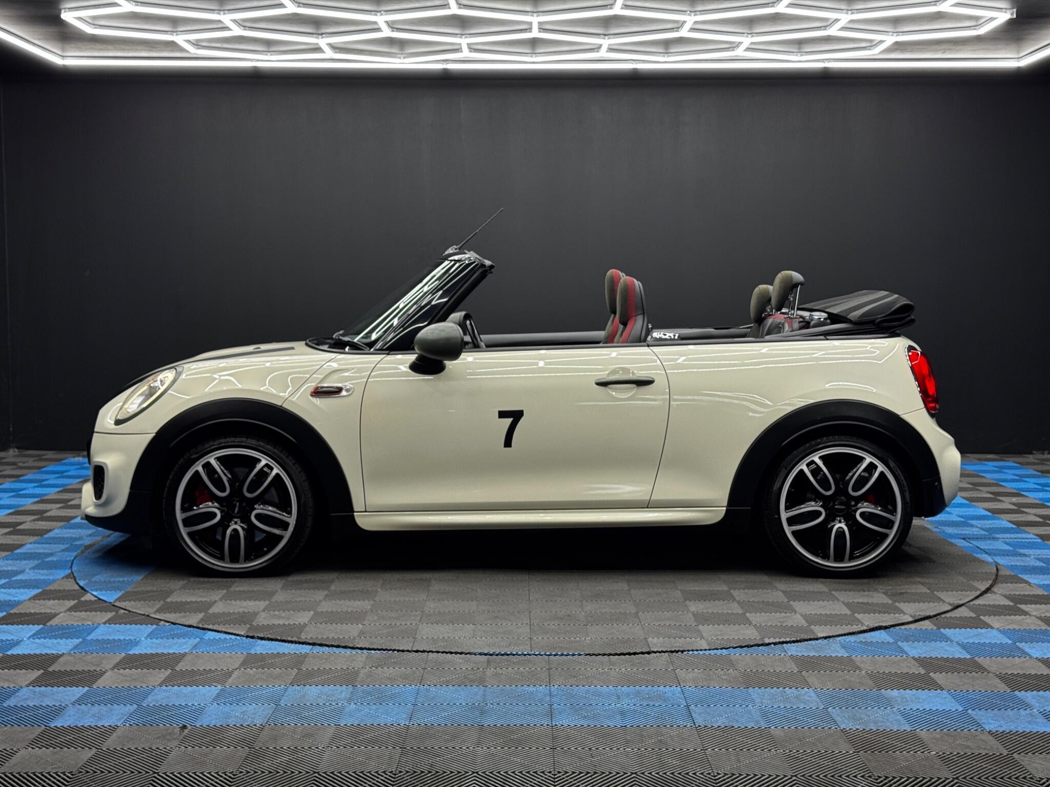 MINI Convertible - Image 7