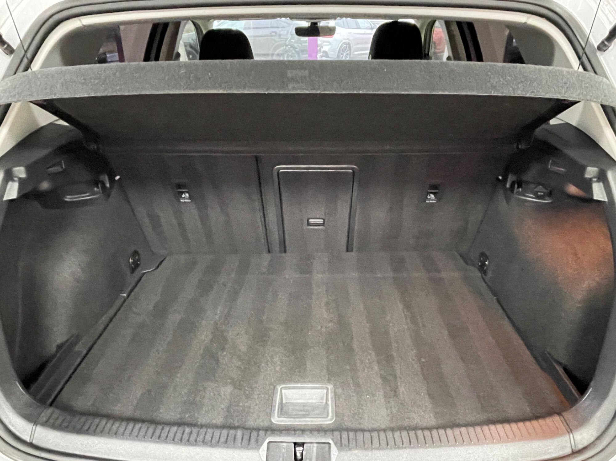 Volkswagen Golf - Image 18