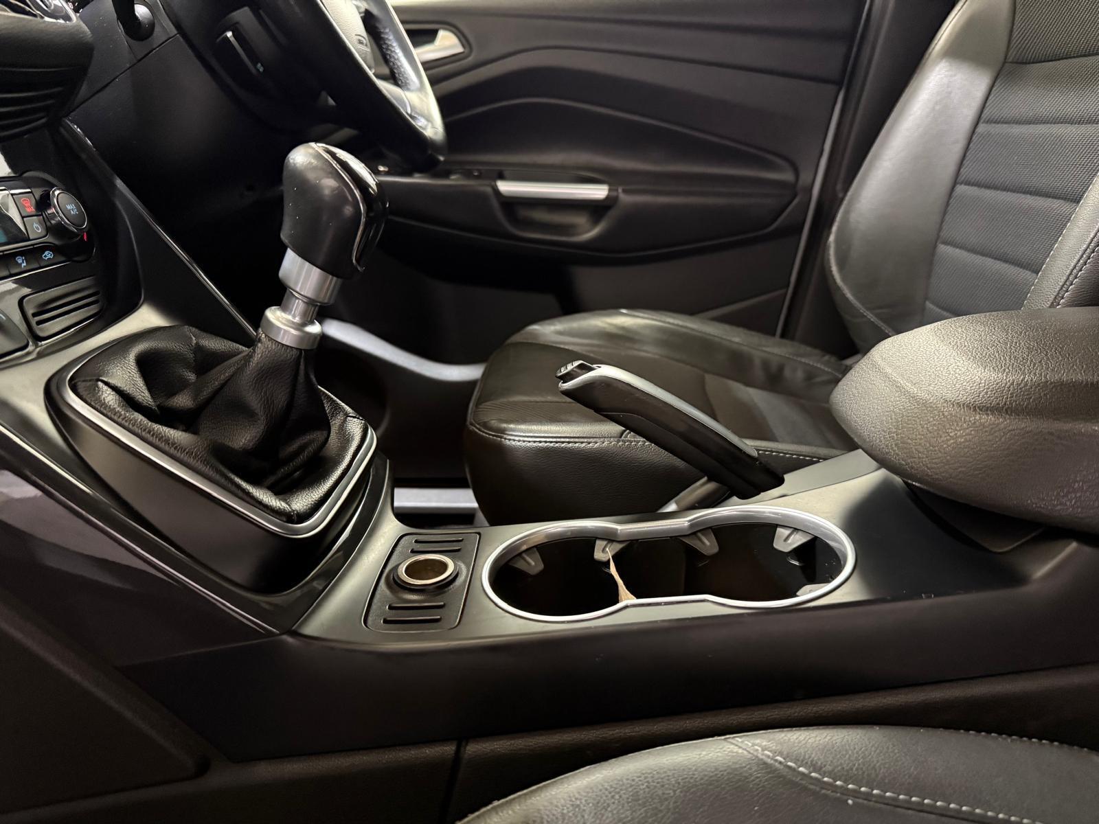 Ford Kuga - Image 32