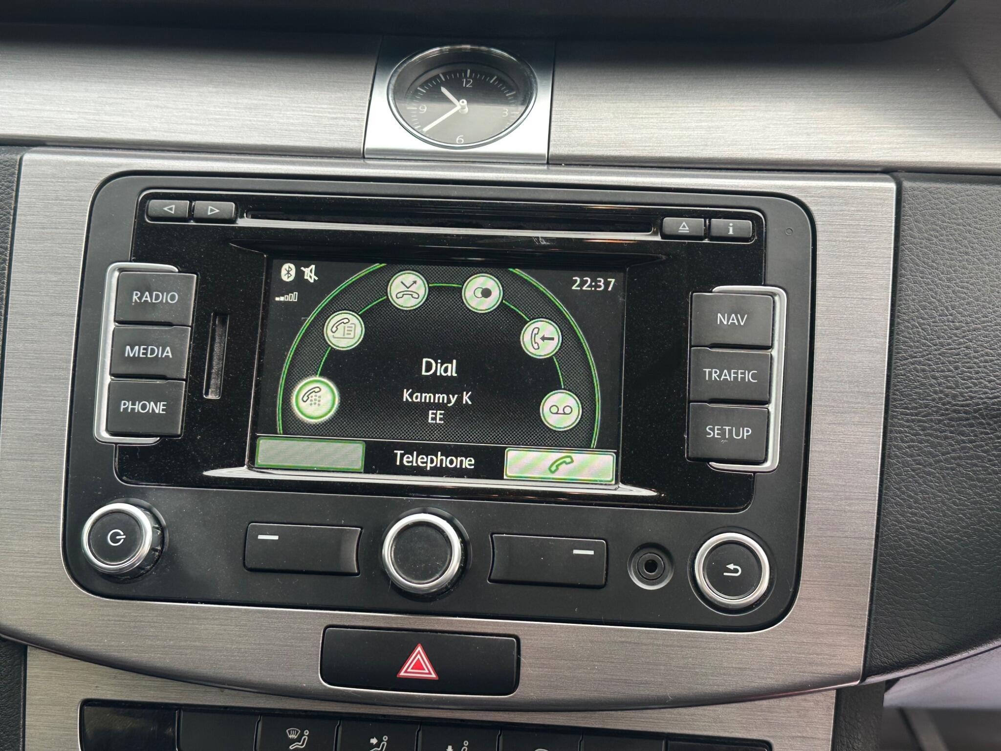 Volkswagen Passat - Image 27