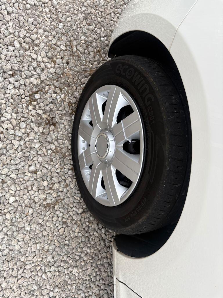 Ford KA - Image 12