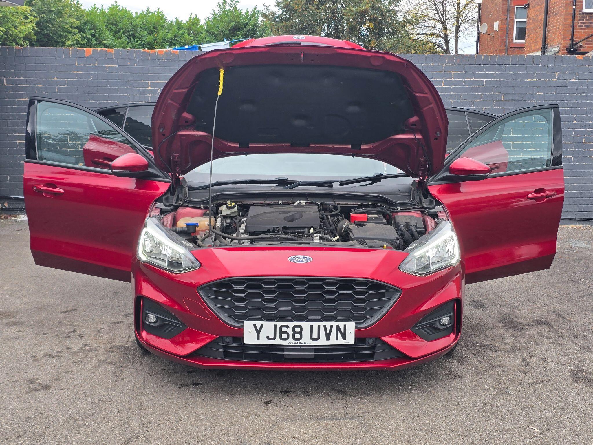 Ford Focus - Image 13
