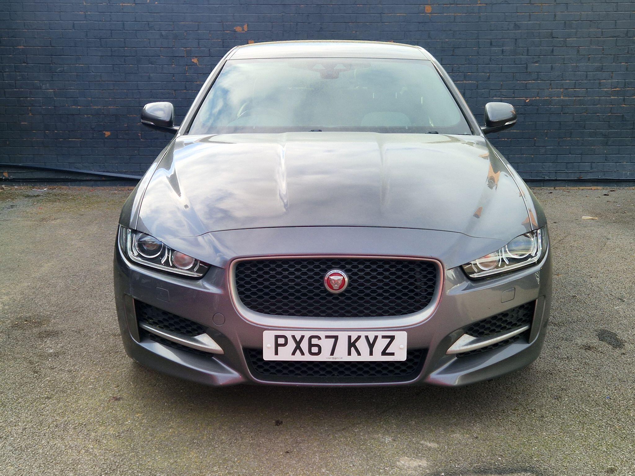 Jaguar XE - Image 4