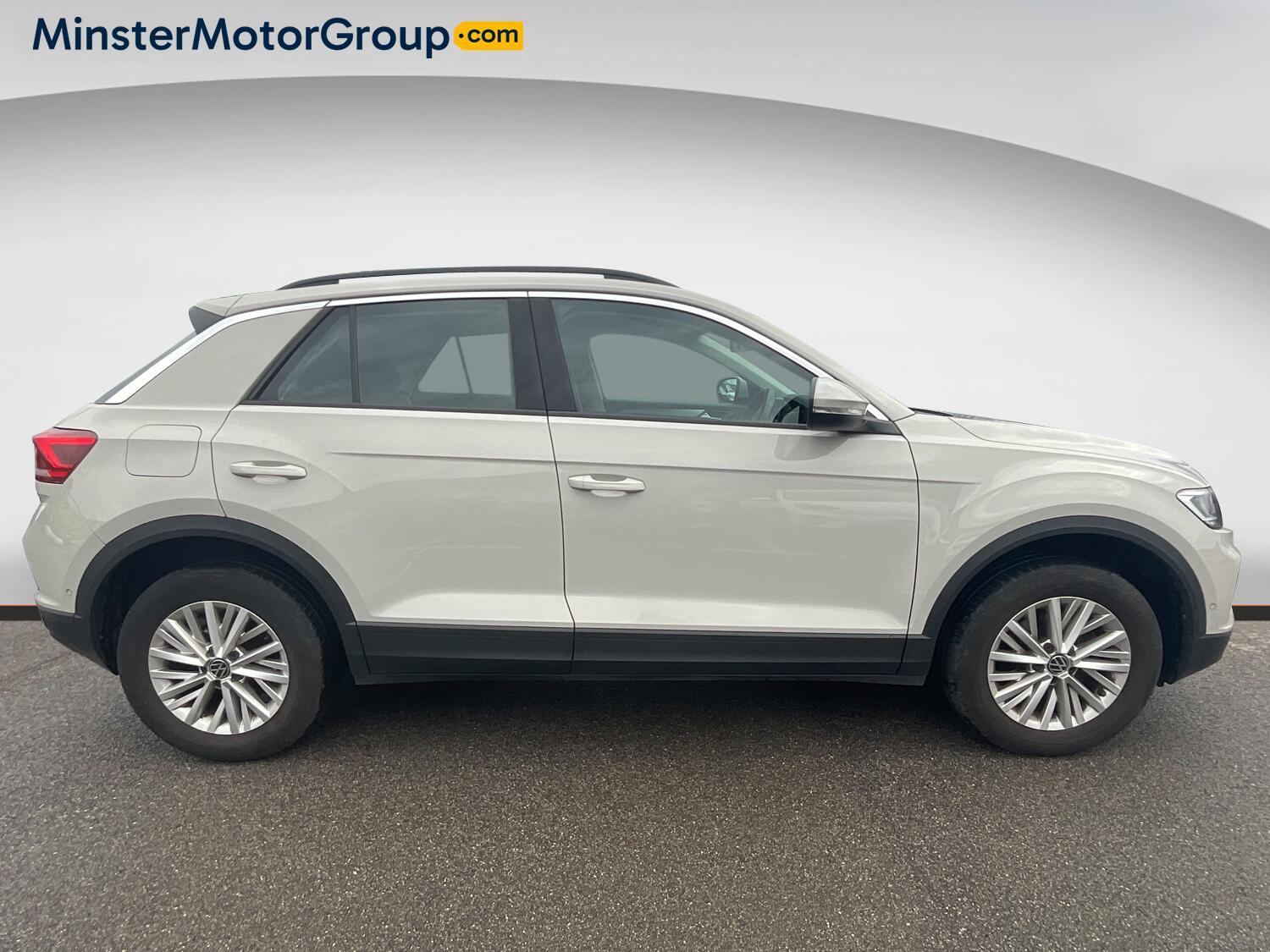 Volkswagen T-Roc - Image 2