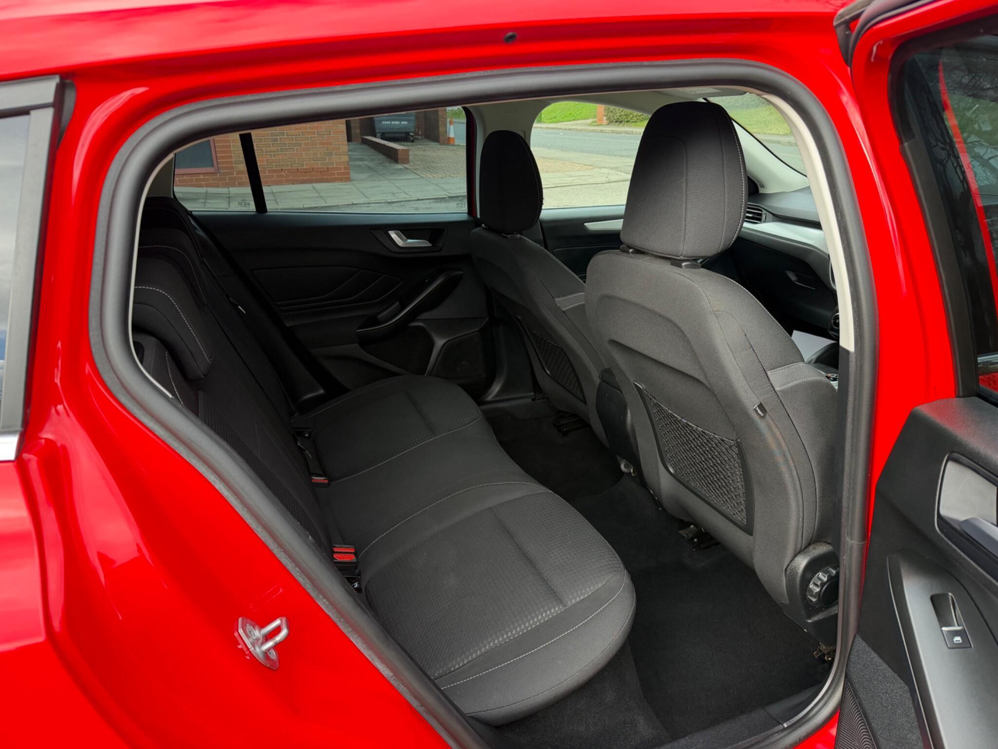 Ford Focus - Image 47