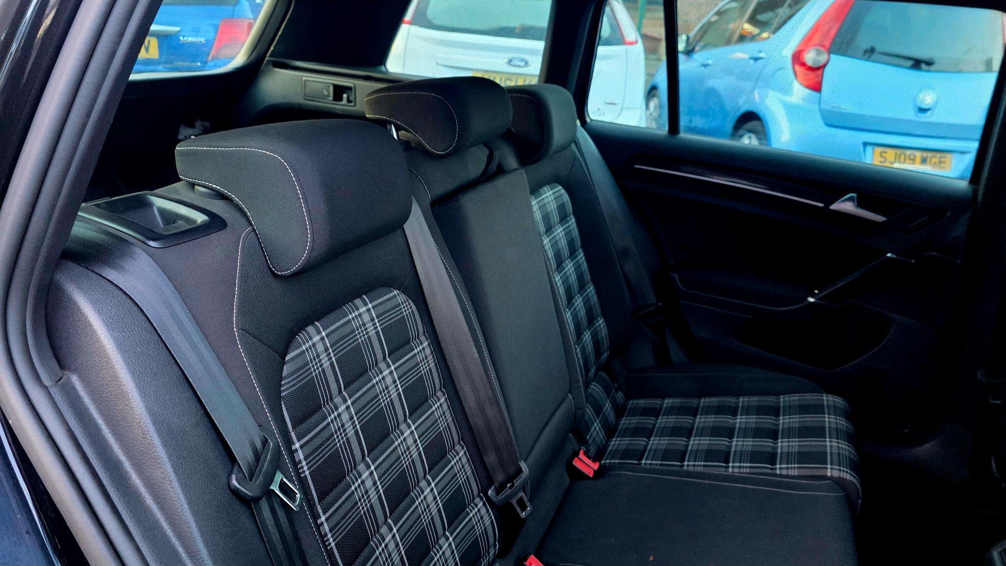 Volkswagen Golf - Image 21