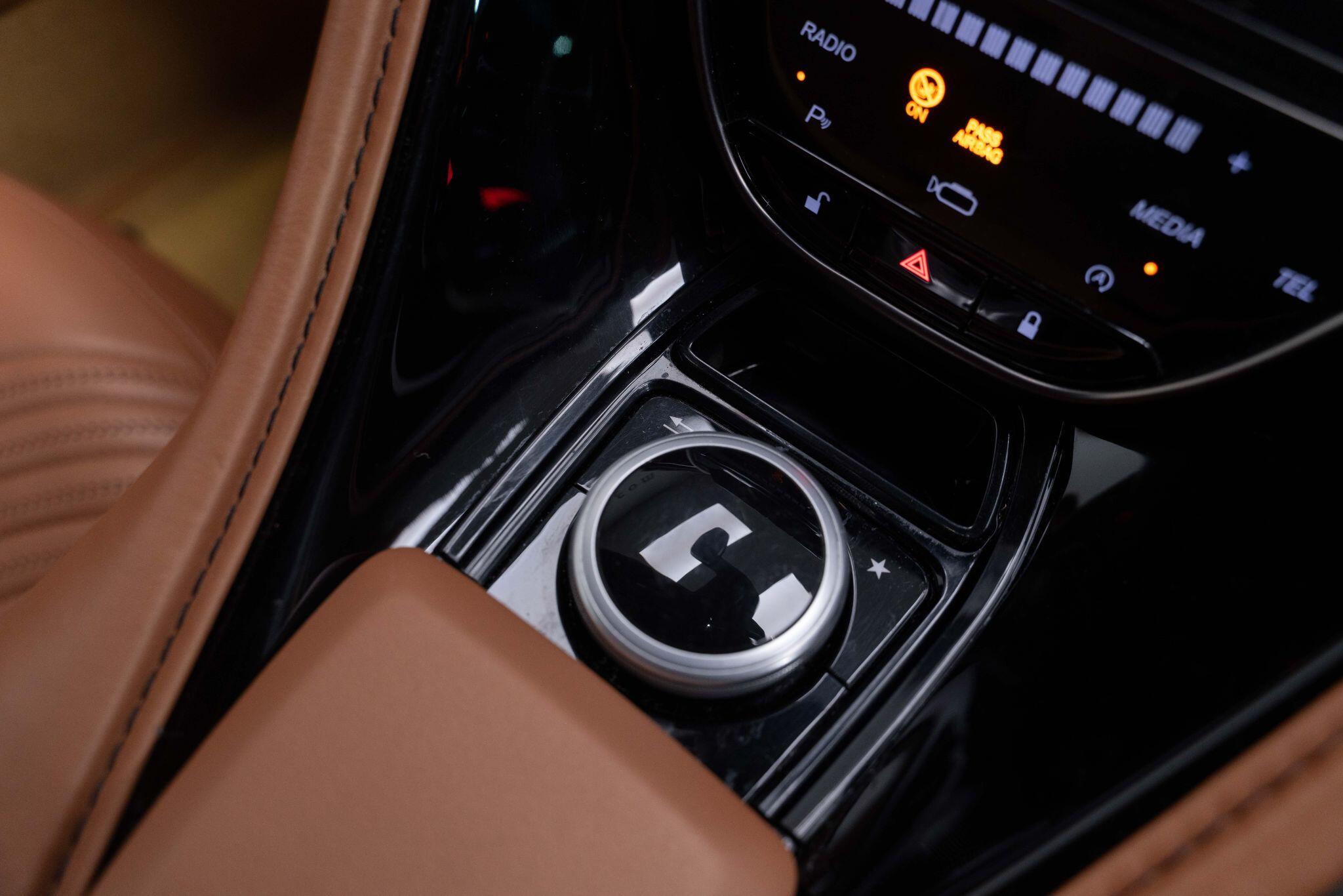 Aston Martin DB11 - Image 18