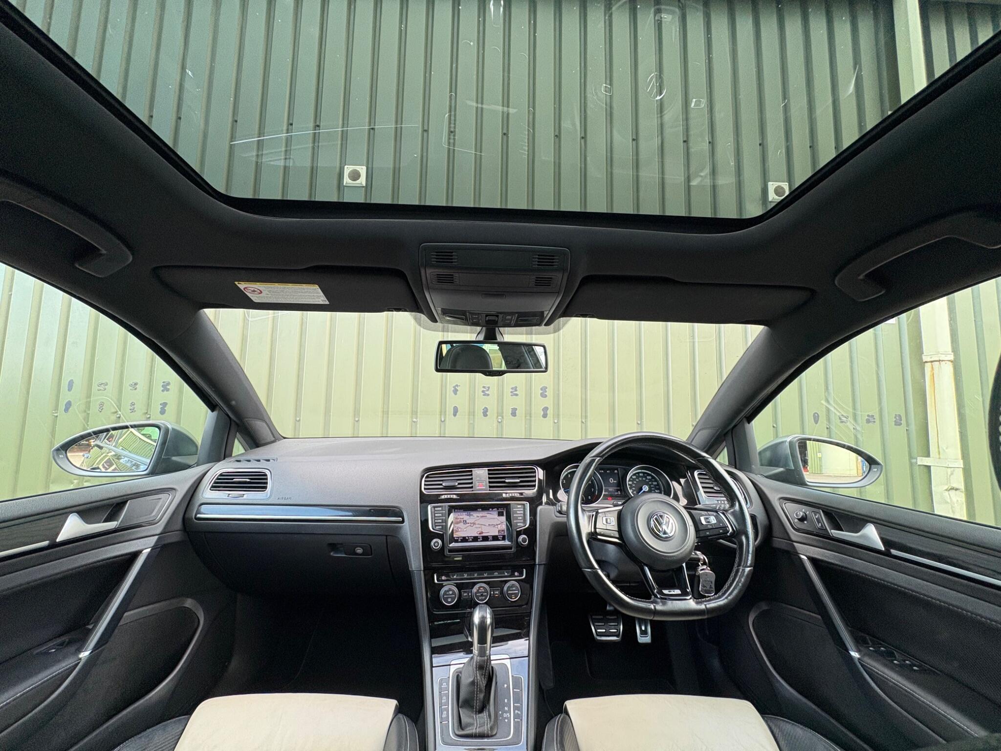 Volkswagen Golf - Image 19