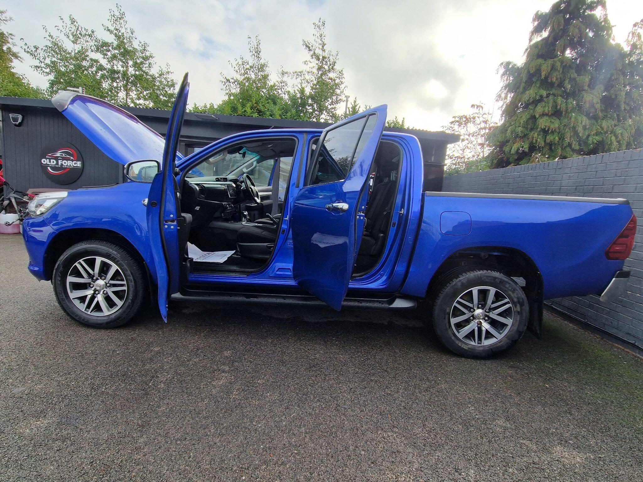 Toyota Hilux - Image 14