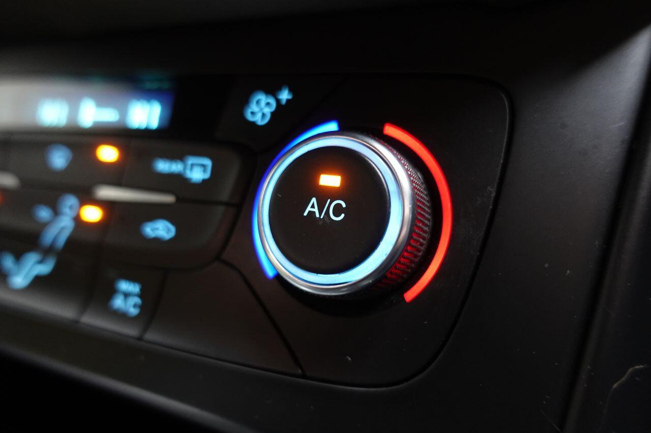 Ford Focus - Image 43