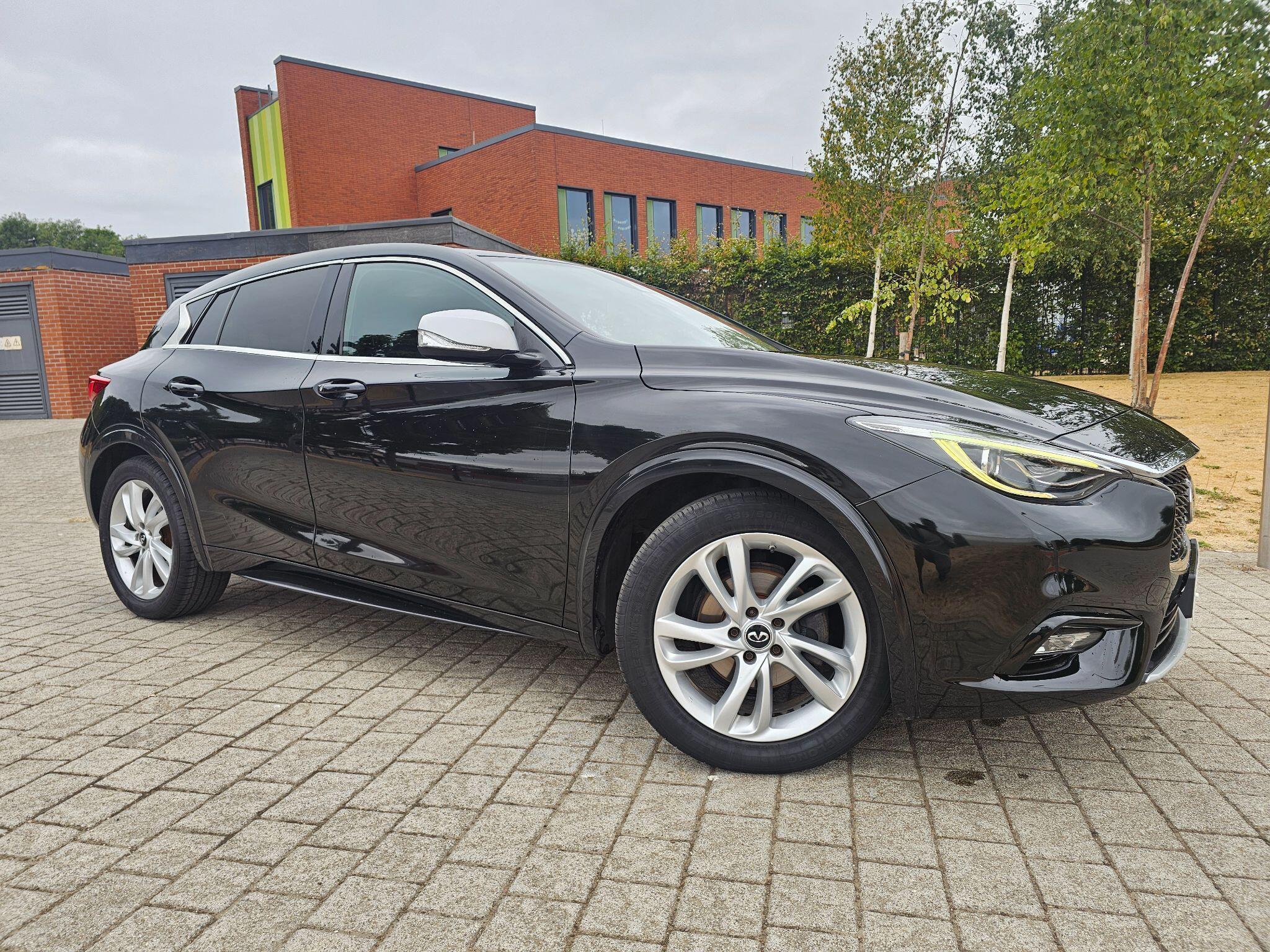 Infiniti Q30 - Image 12