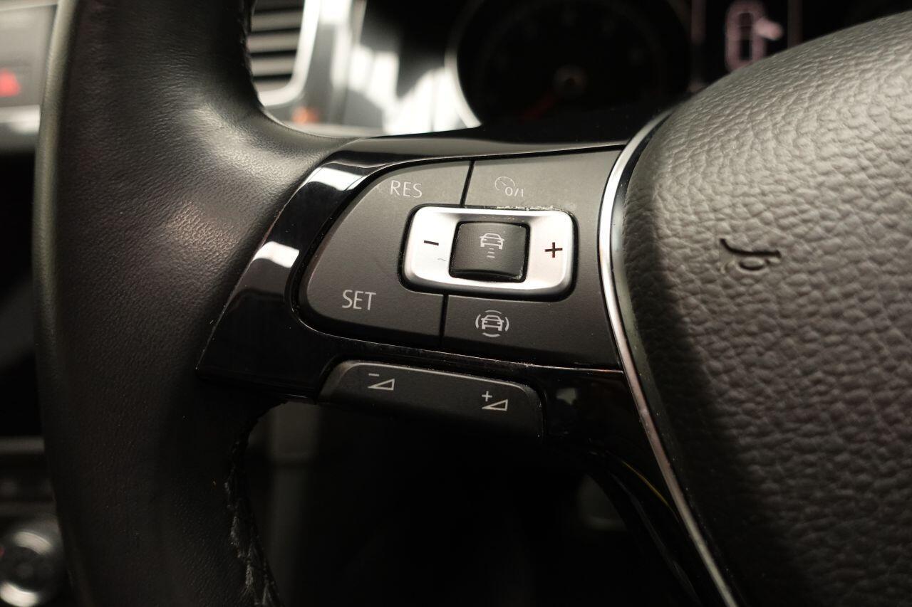 Volkswagen Golf - Image 18