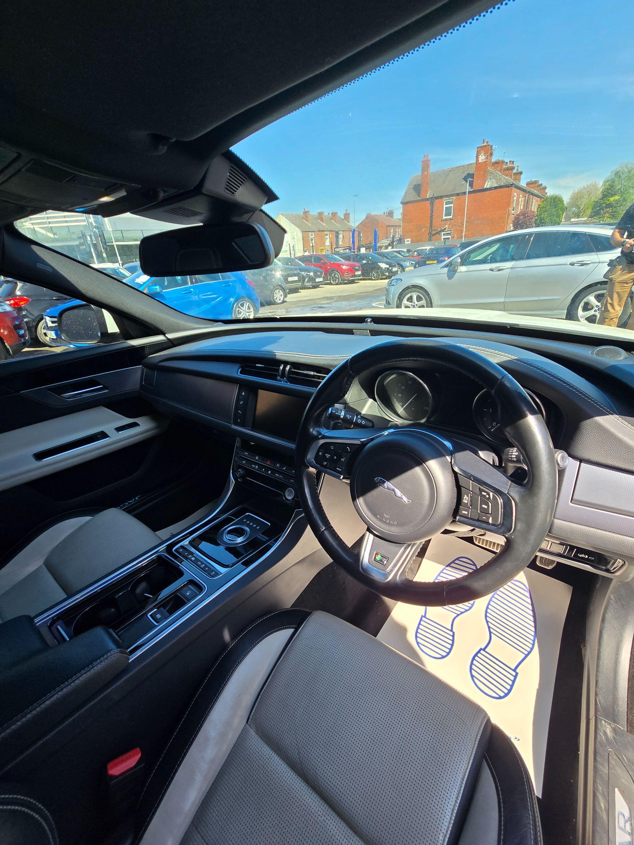 Jaguar XF - Image 29