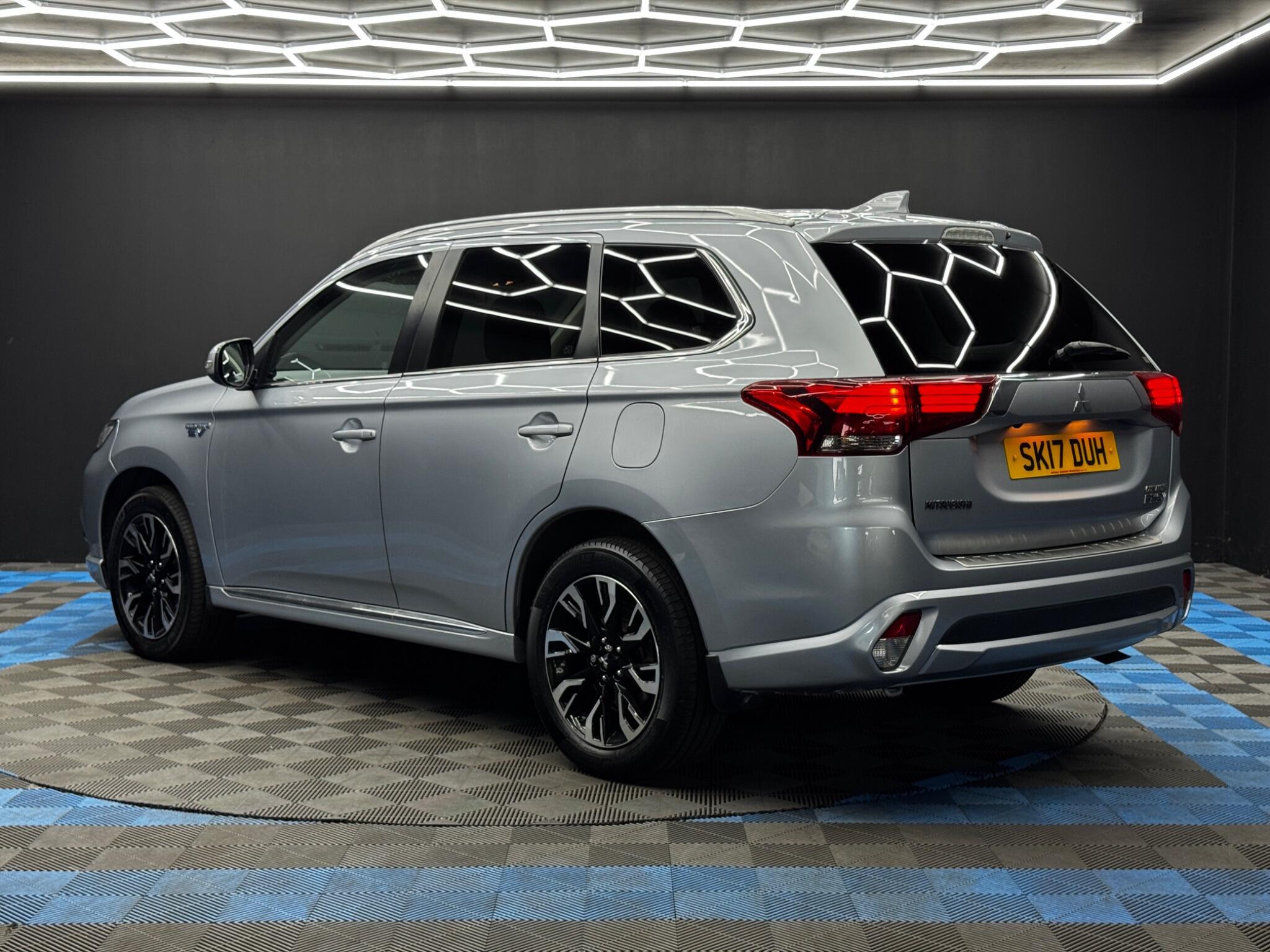 Mitsubishi Outlander - Image 7