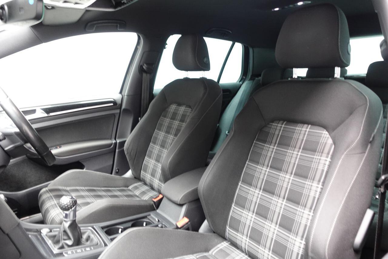 Volkswagen Golf - Image 18