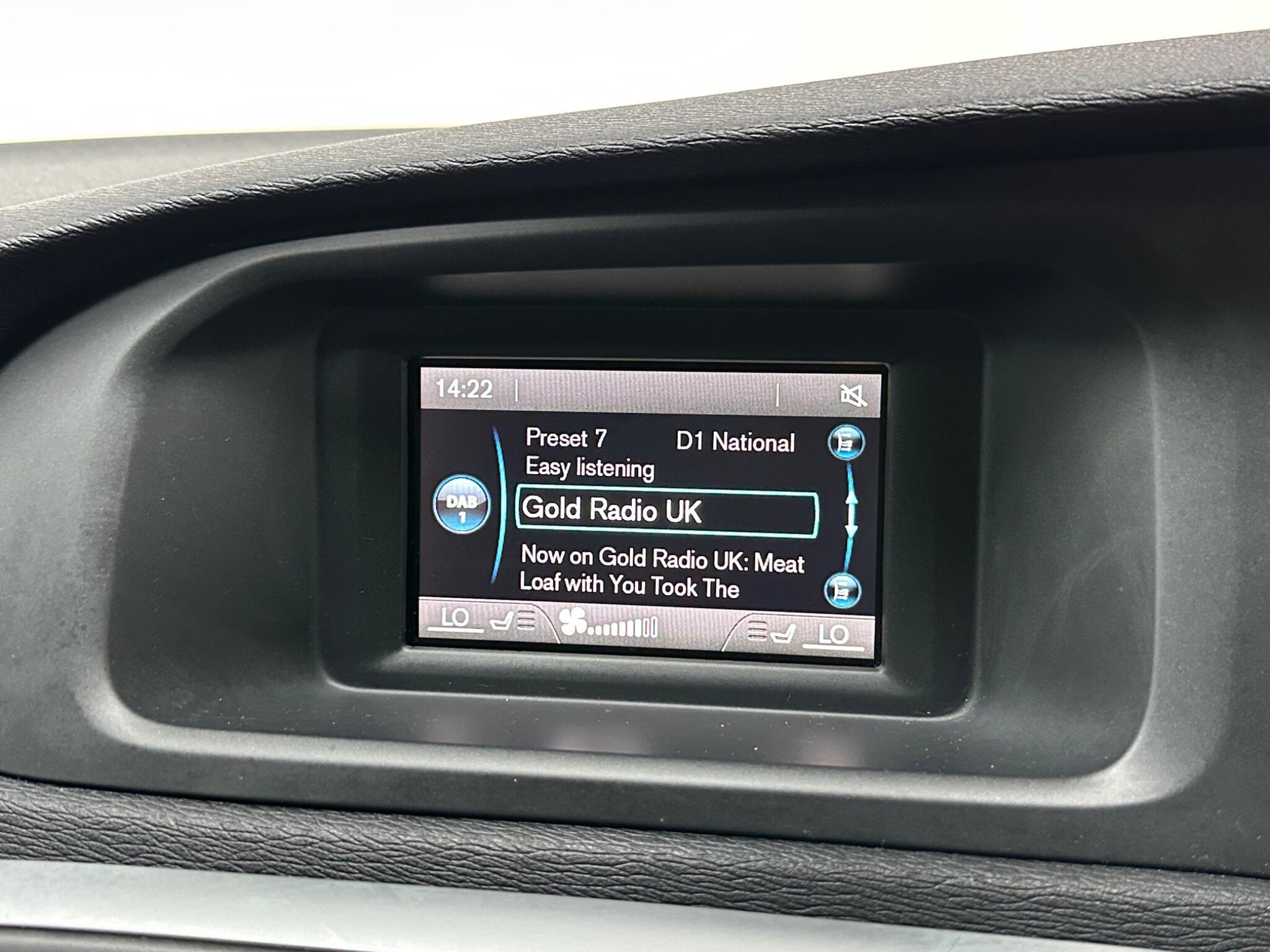 Volvo V40 - Image 11