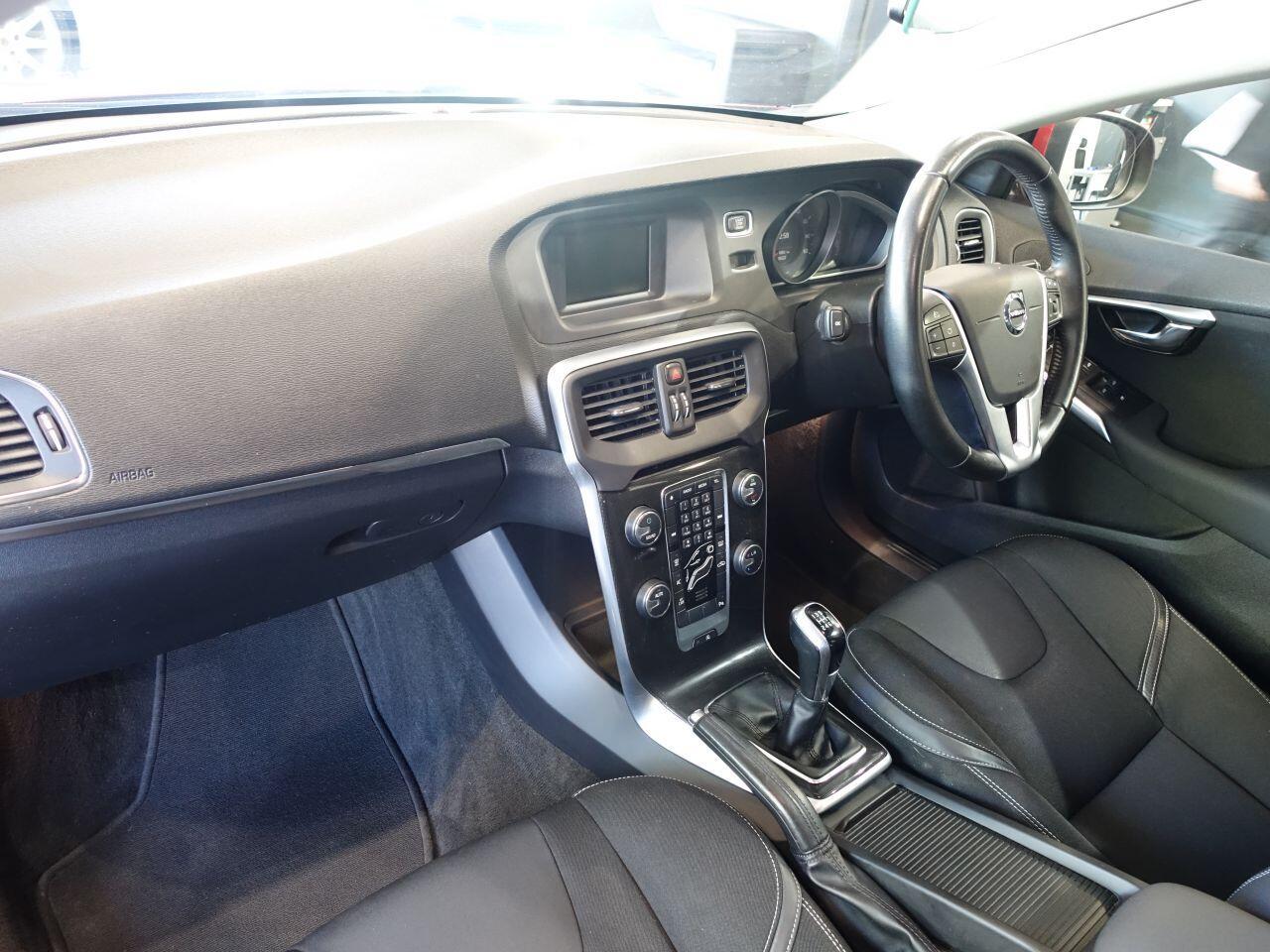 Volvo V40 - Image 11
