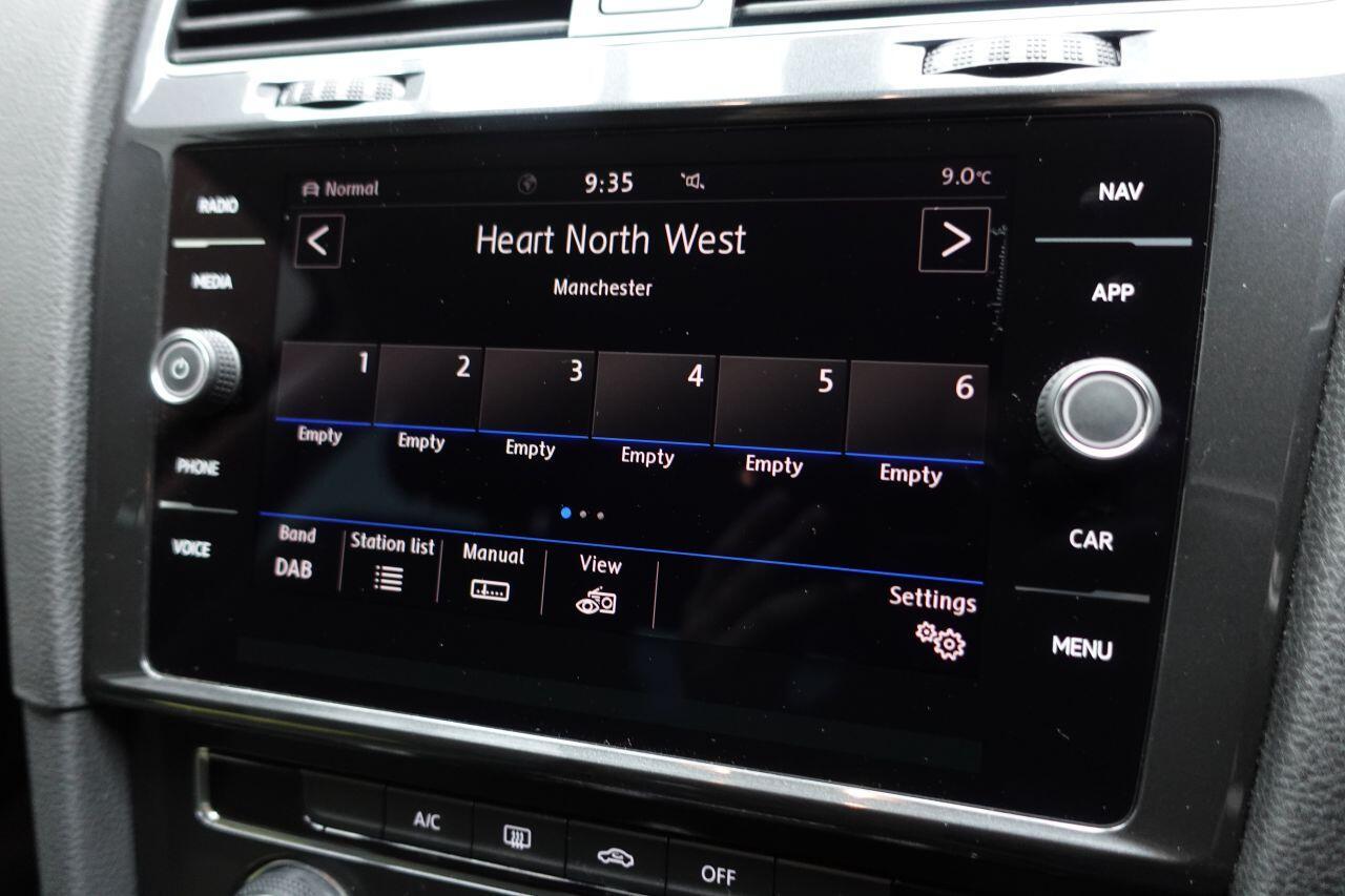 Volkswagen Golf - Image 27