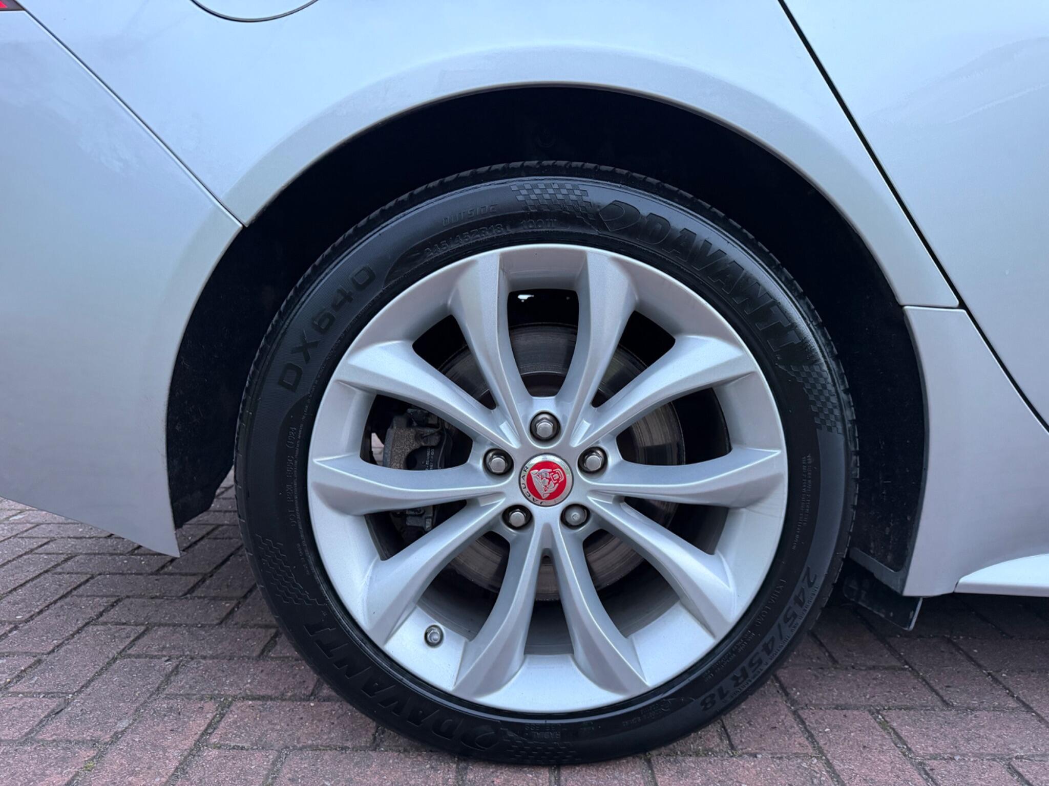 Jaguar XF - Image 28