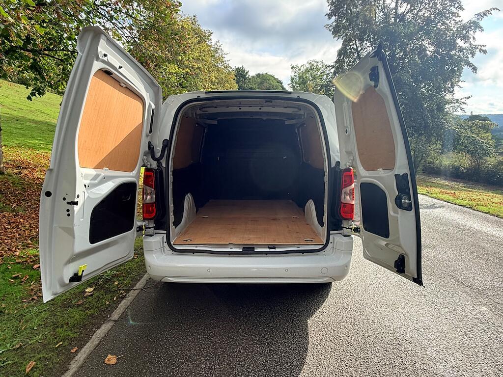 Vauxhall Combo - Image 7