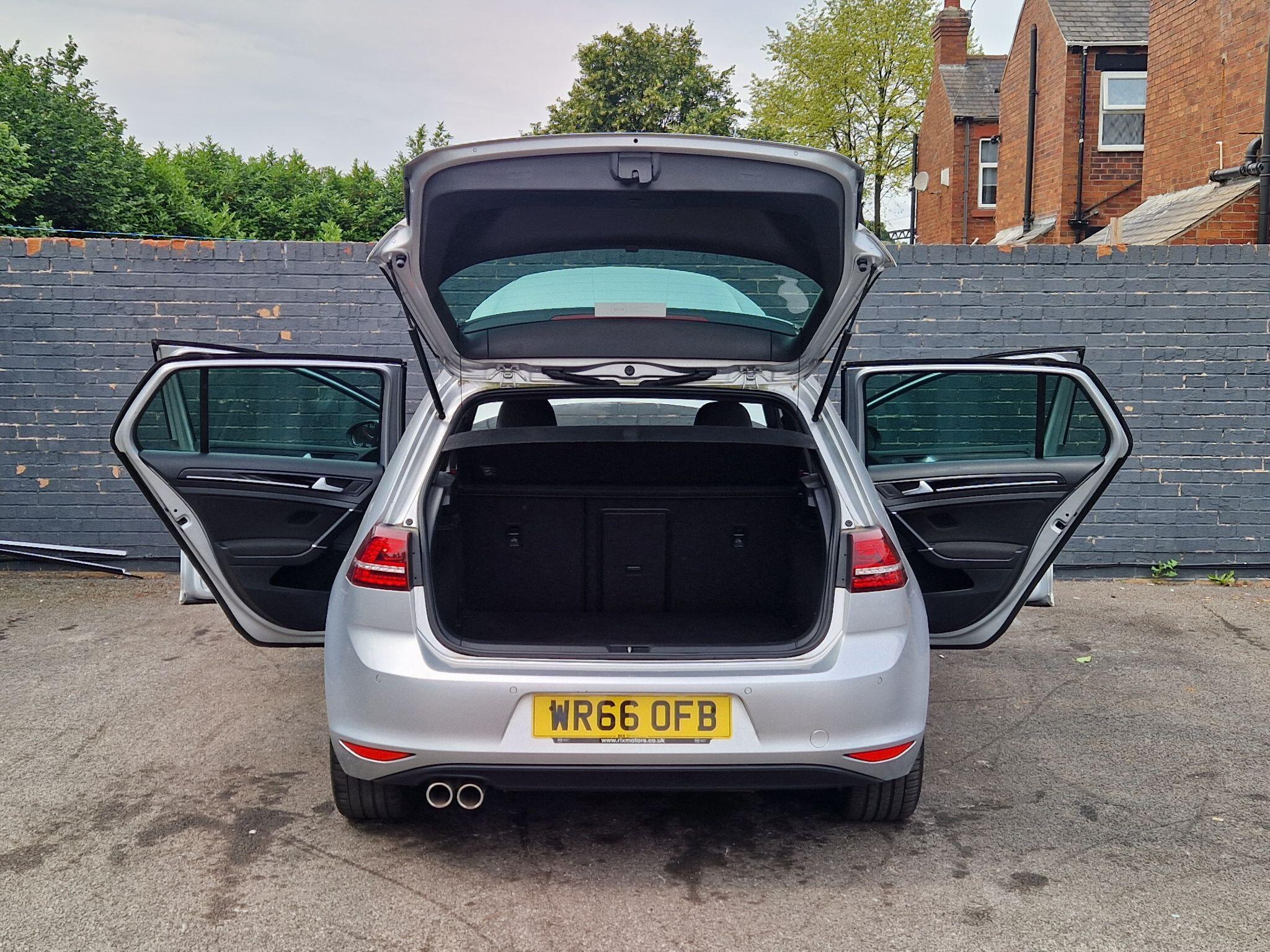 Volkswagen Golf - Image 20