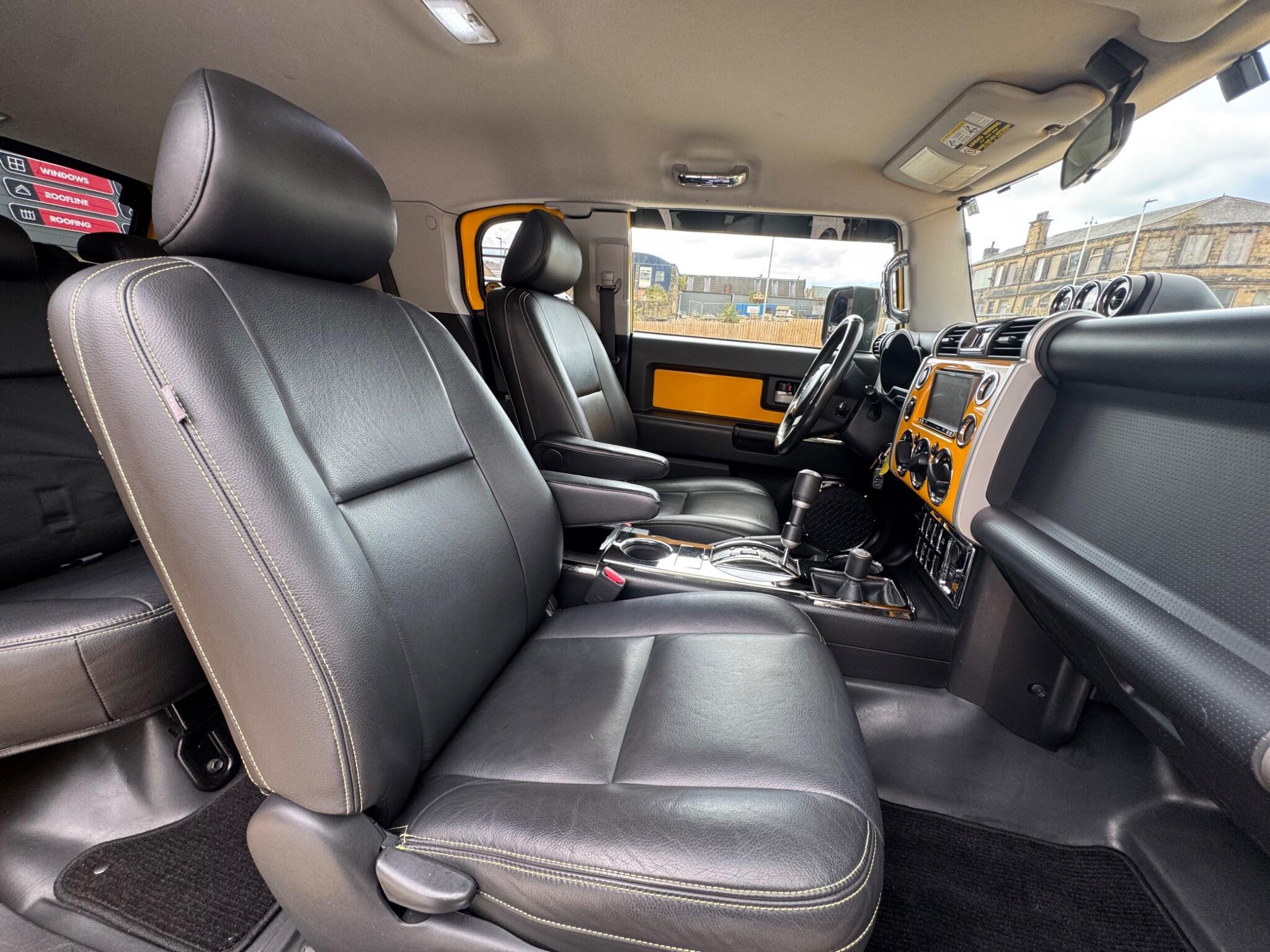 Toyota FJ CRUISER - Image 8
