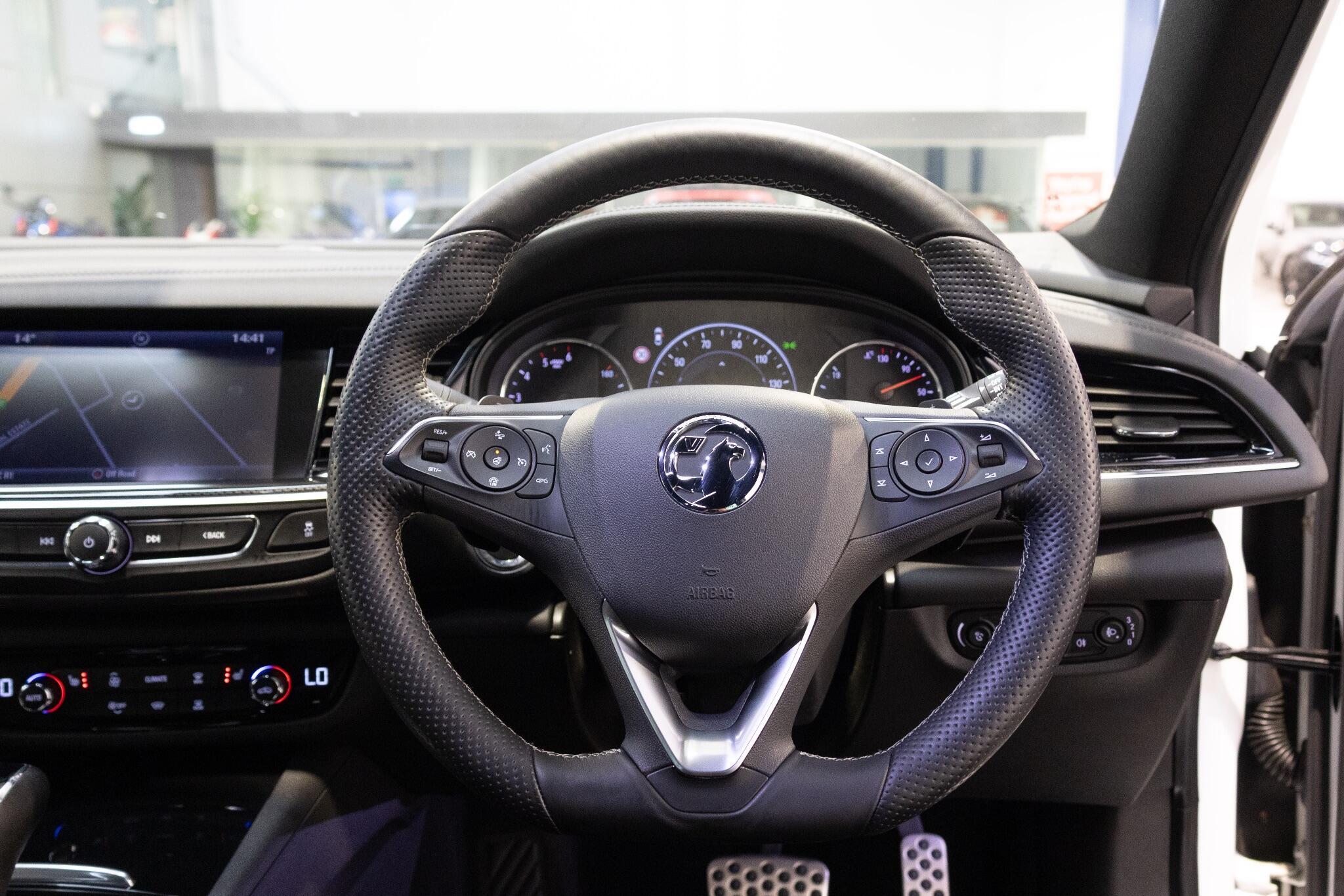 Vauxhall Insignia - Image 10