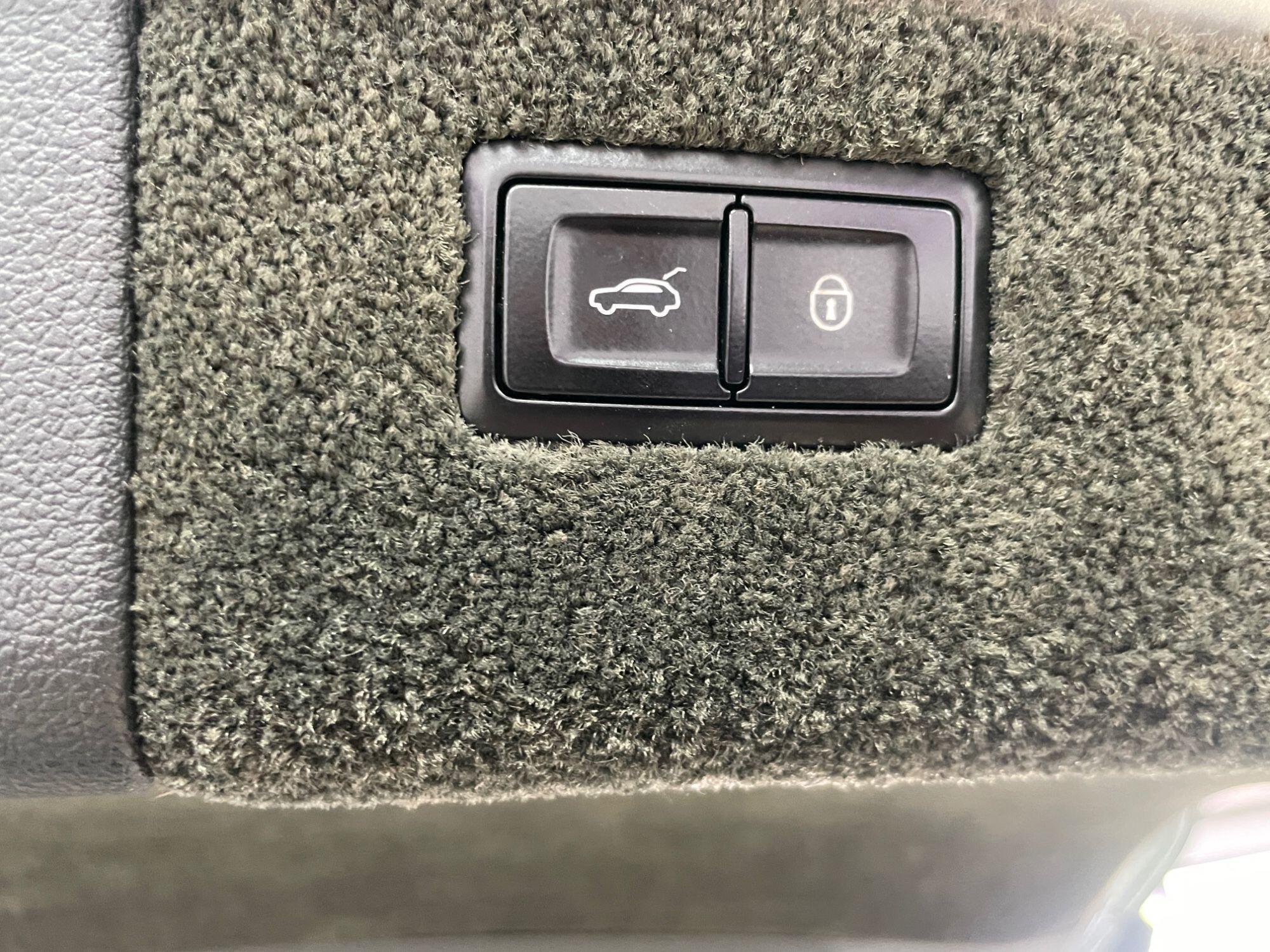 Bentley Bentayga - Image 10