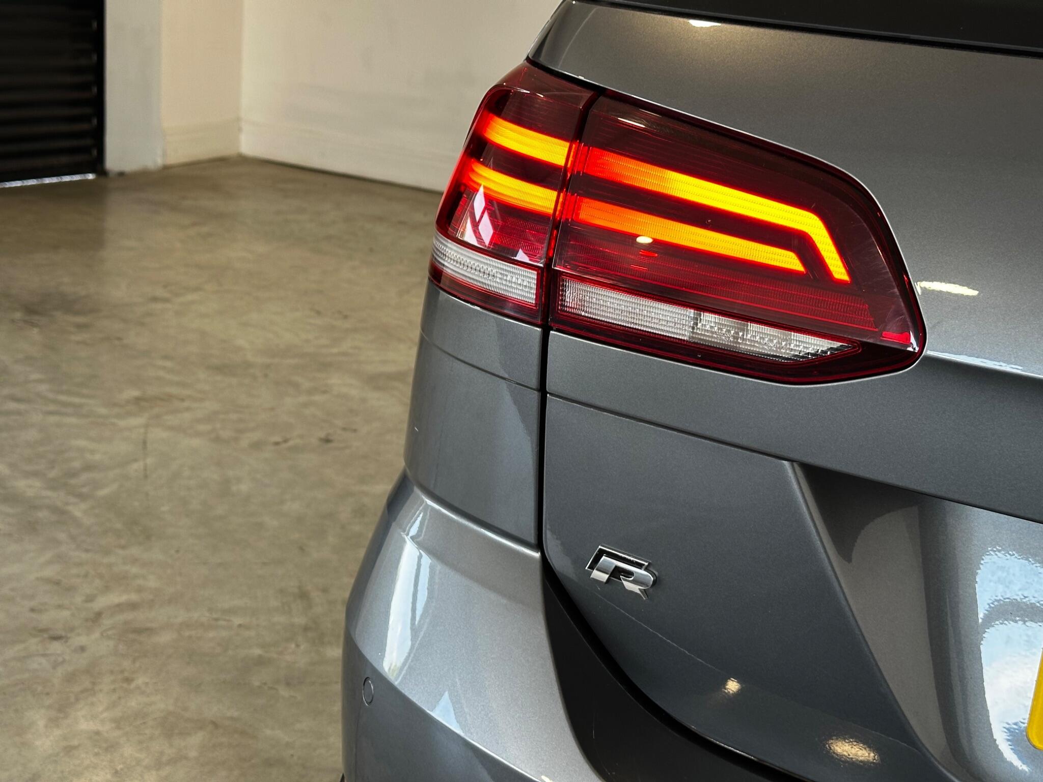 Volkswagen Golf - Image 17