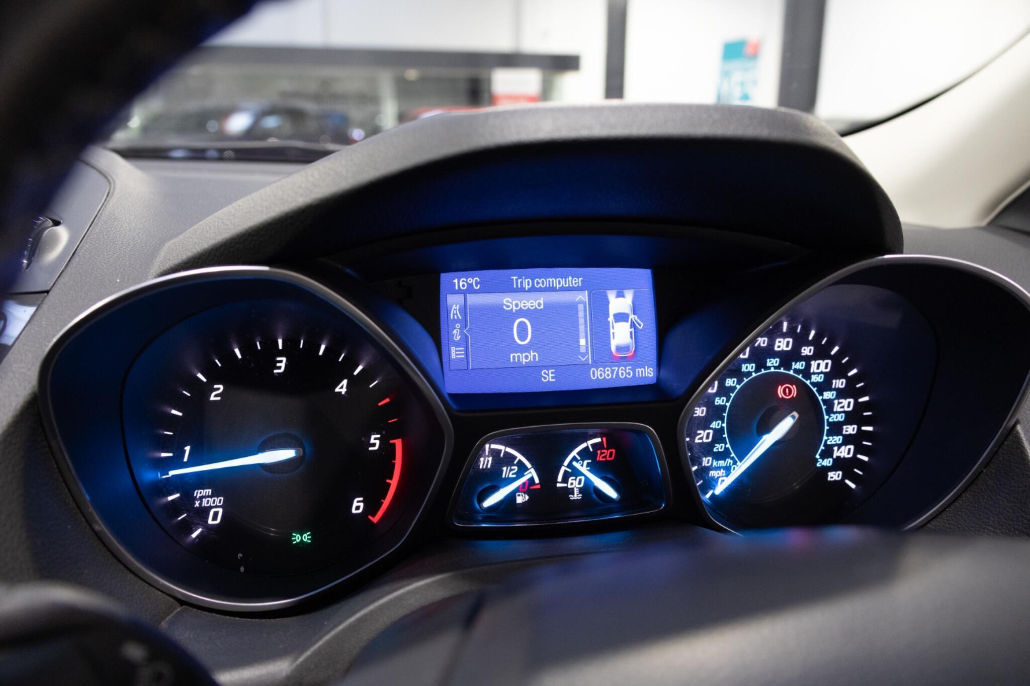 Ford Kuga - Image 35