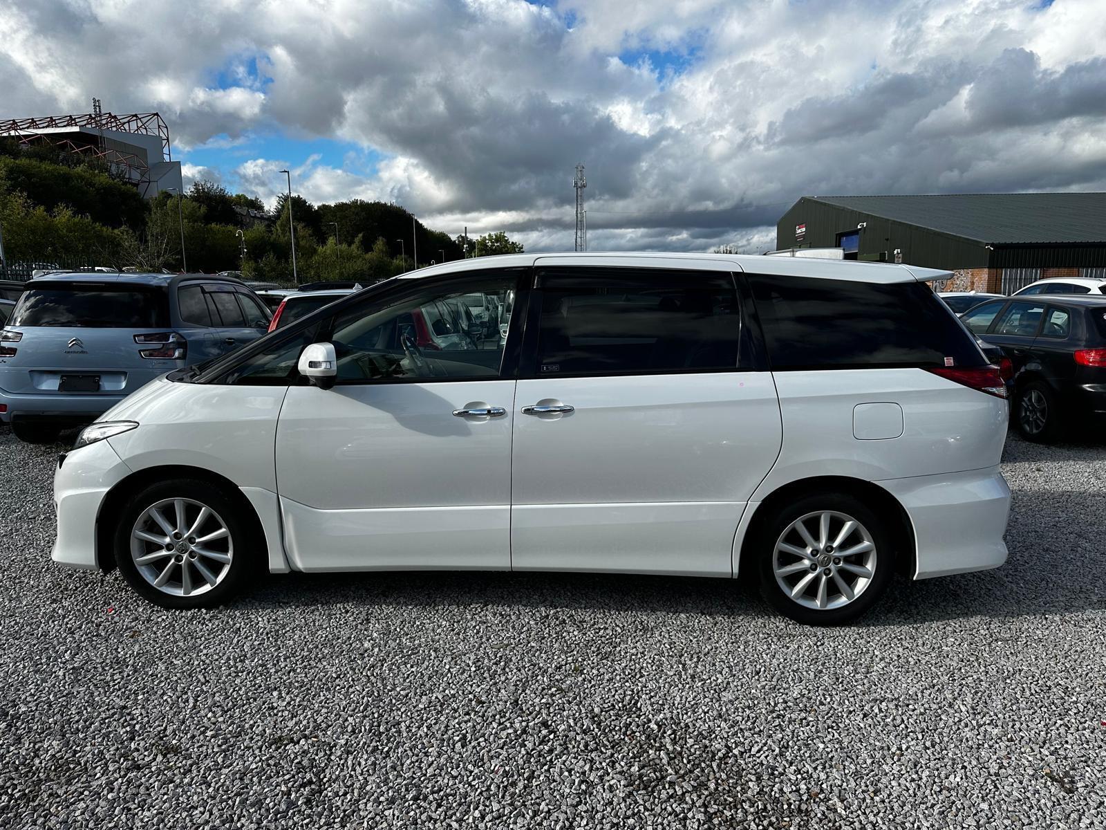 Toyota Estima Aeras G - Image 4