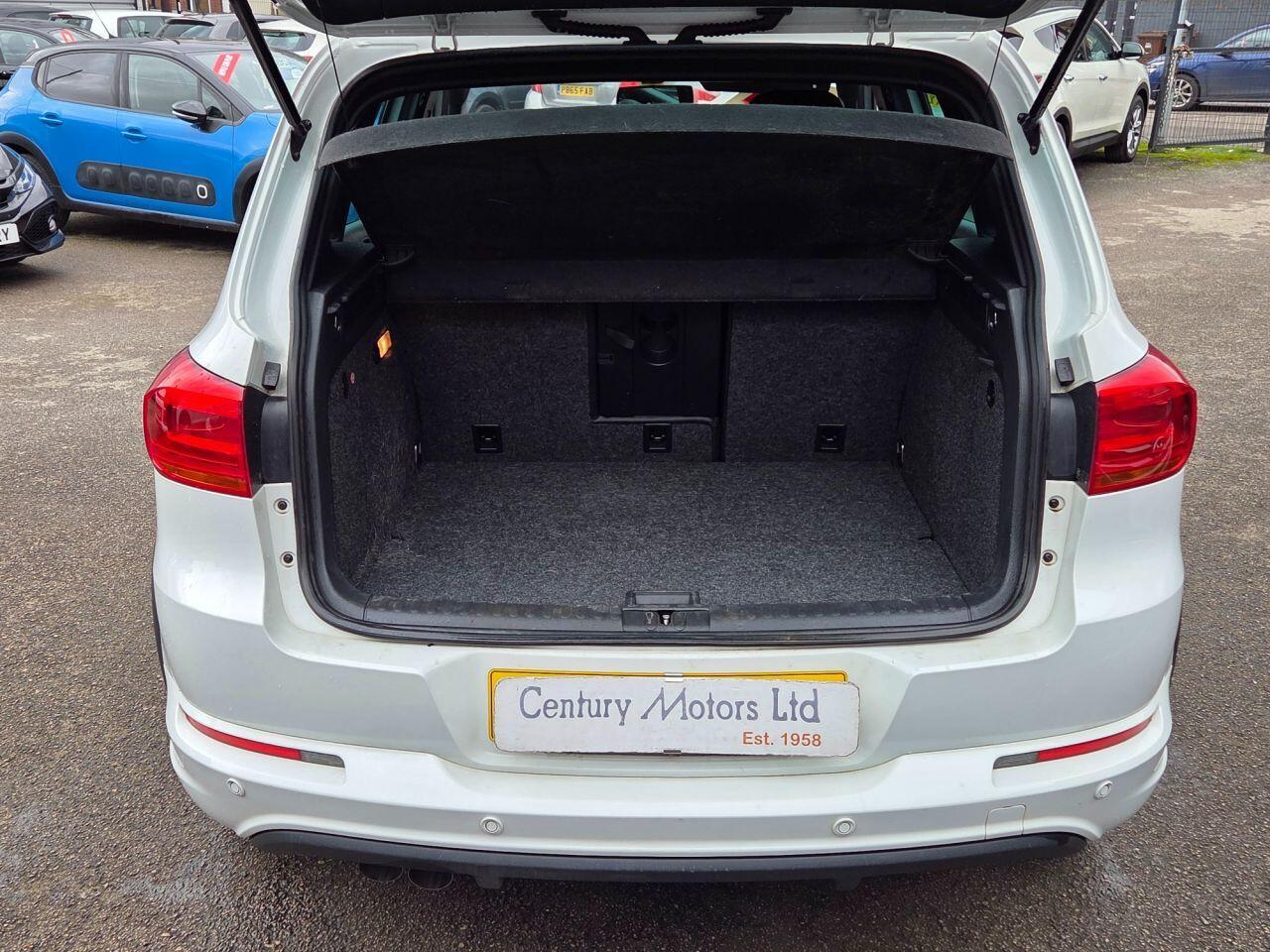 Volkswagen Tiguan - Image 25