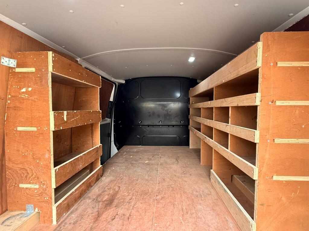 Volkswagen Transporter - Image 8