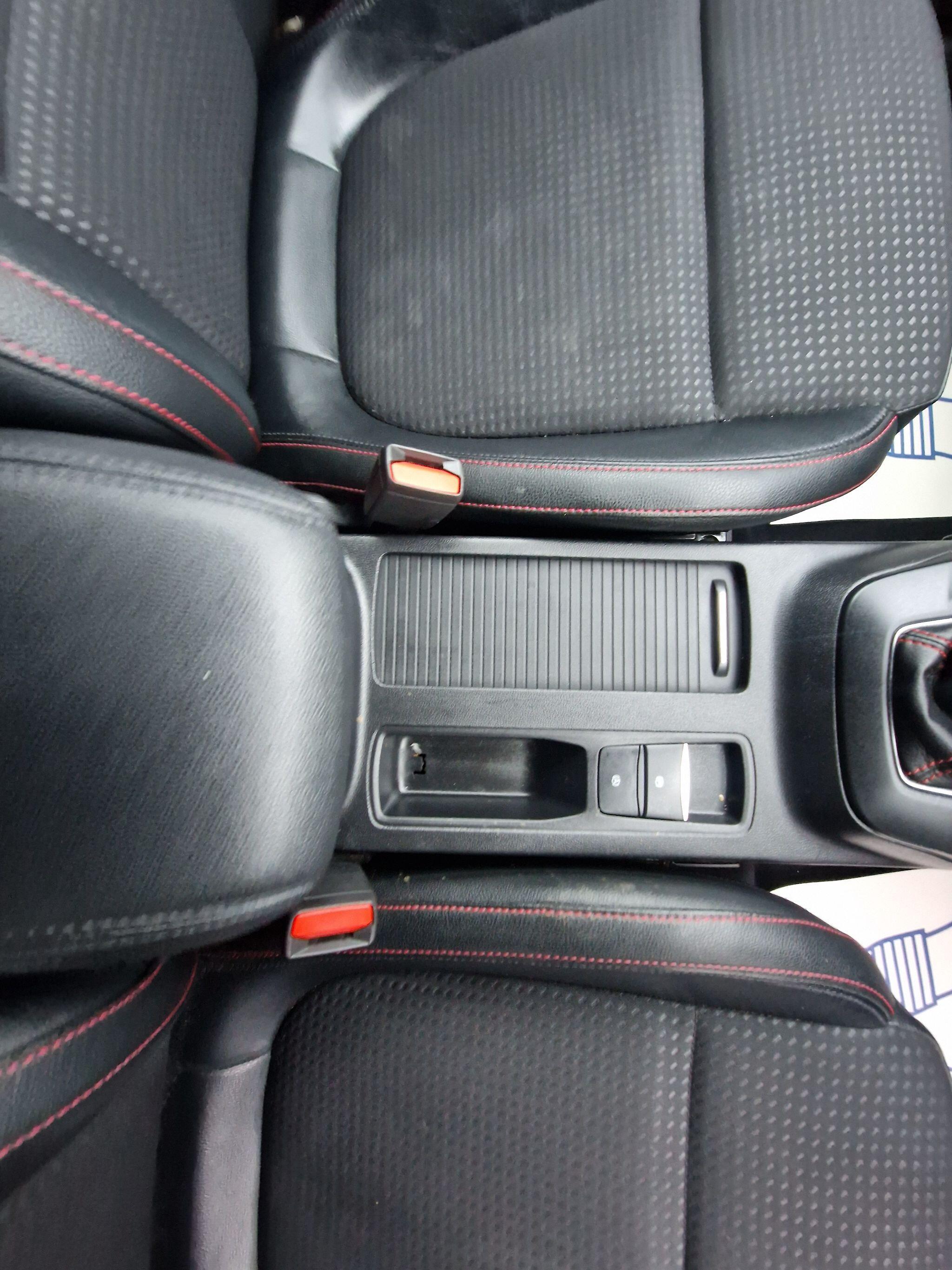 Ford Focus - Image 29