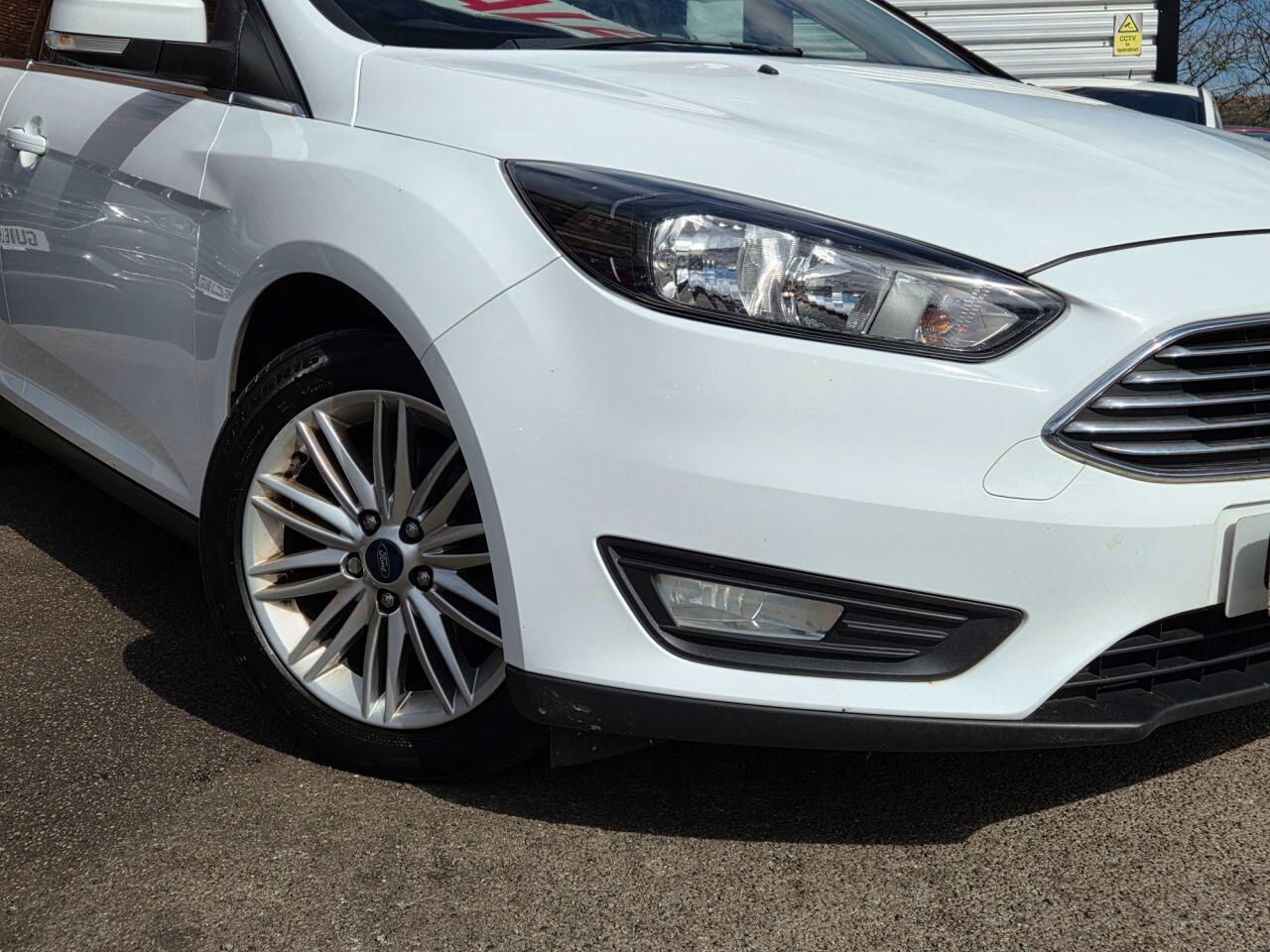 Ford Focus - Image 8