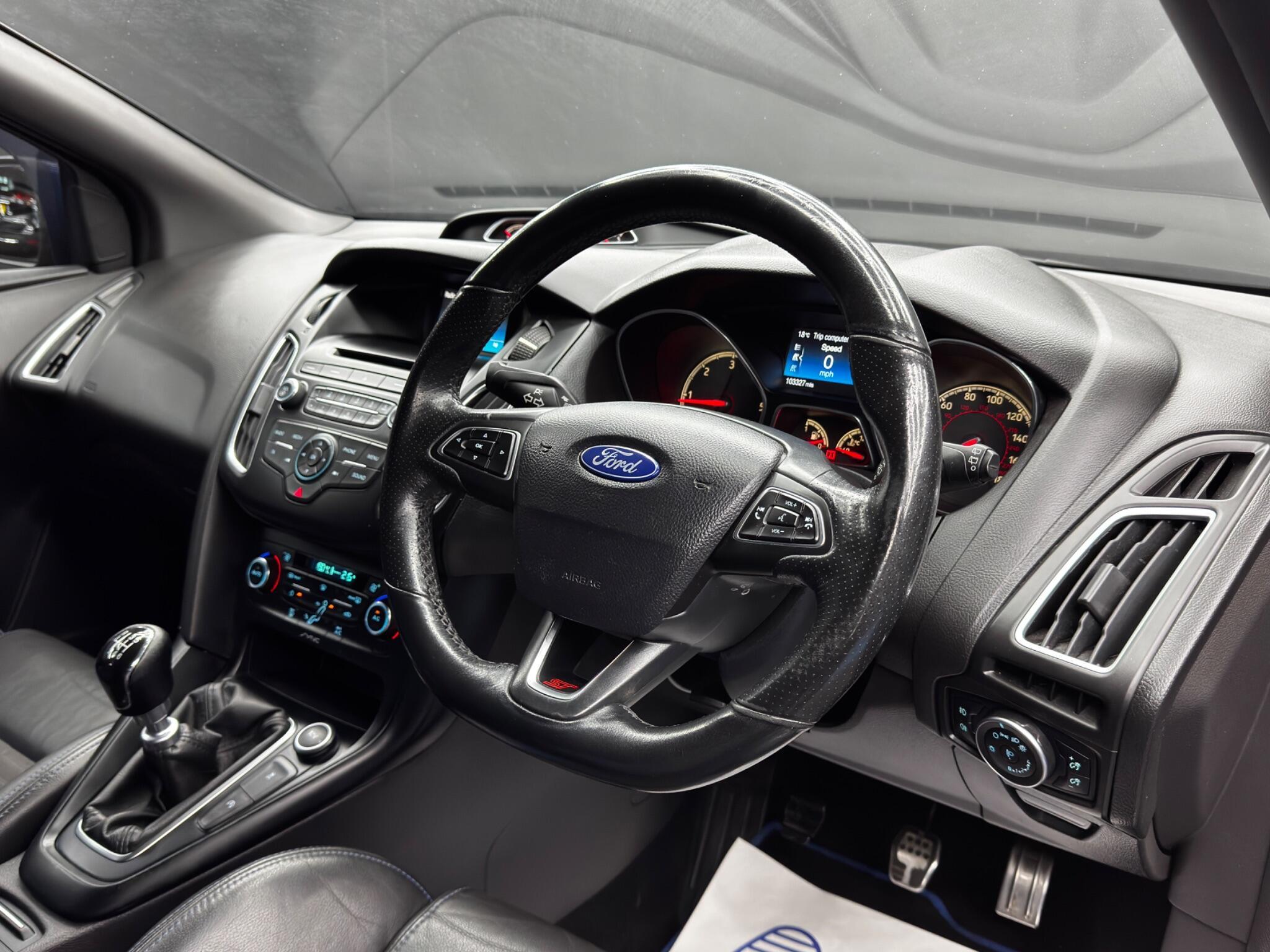 Ford Focus - Image 9