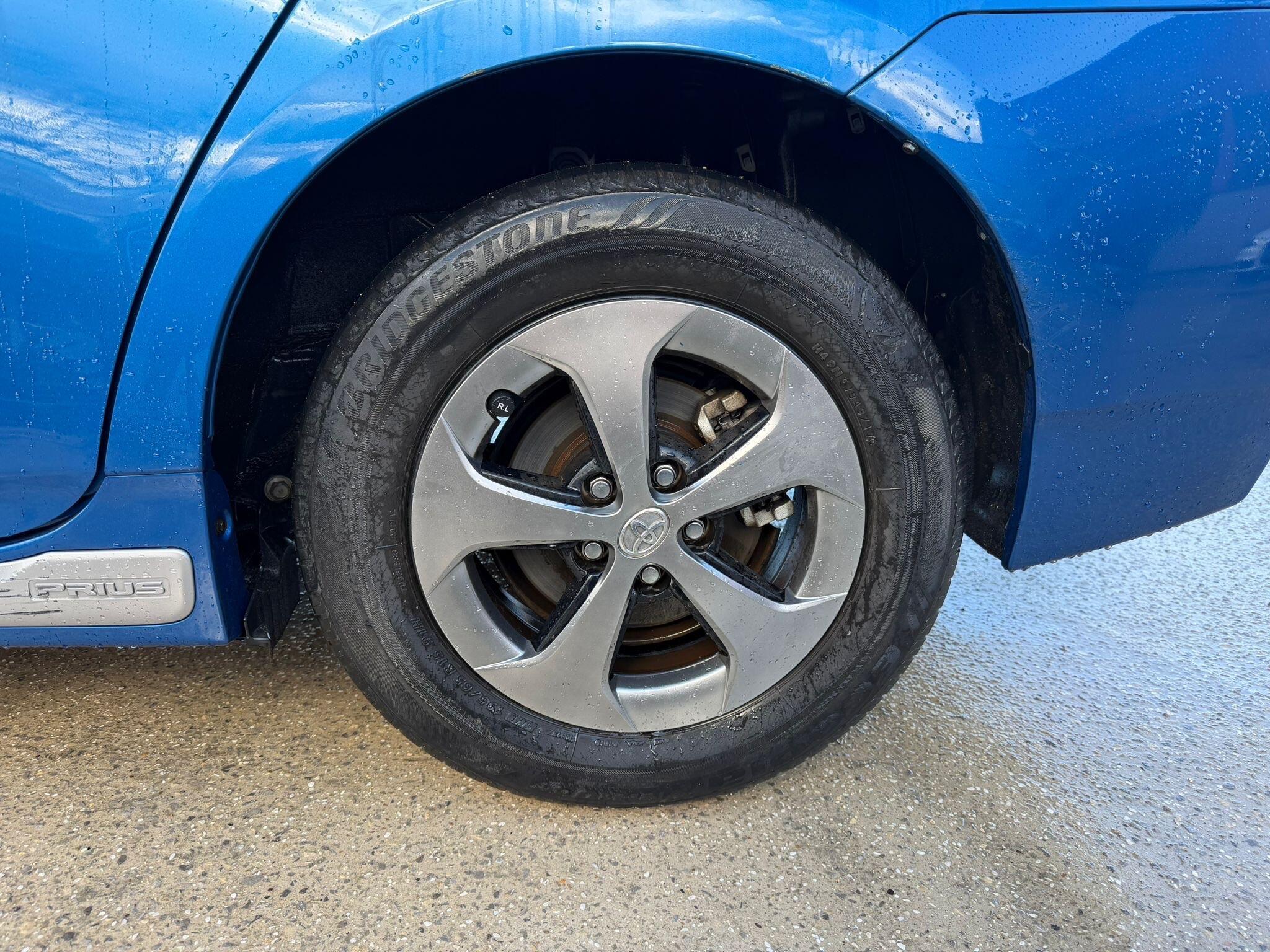 Toyota Prius - Image 28