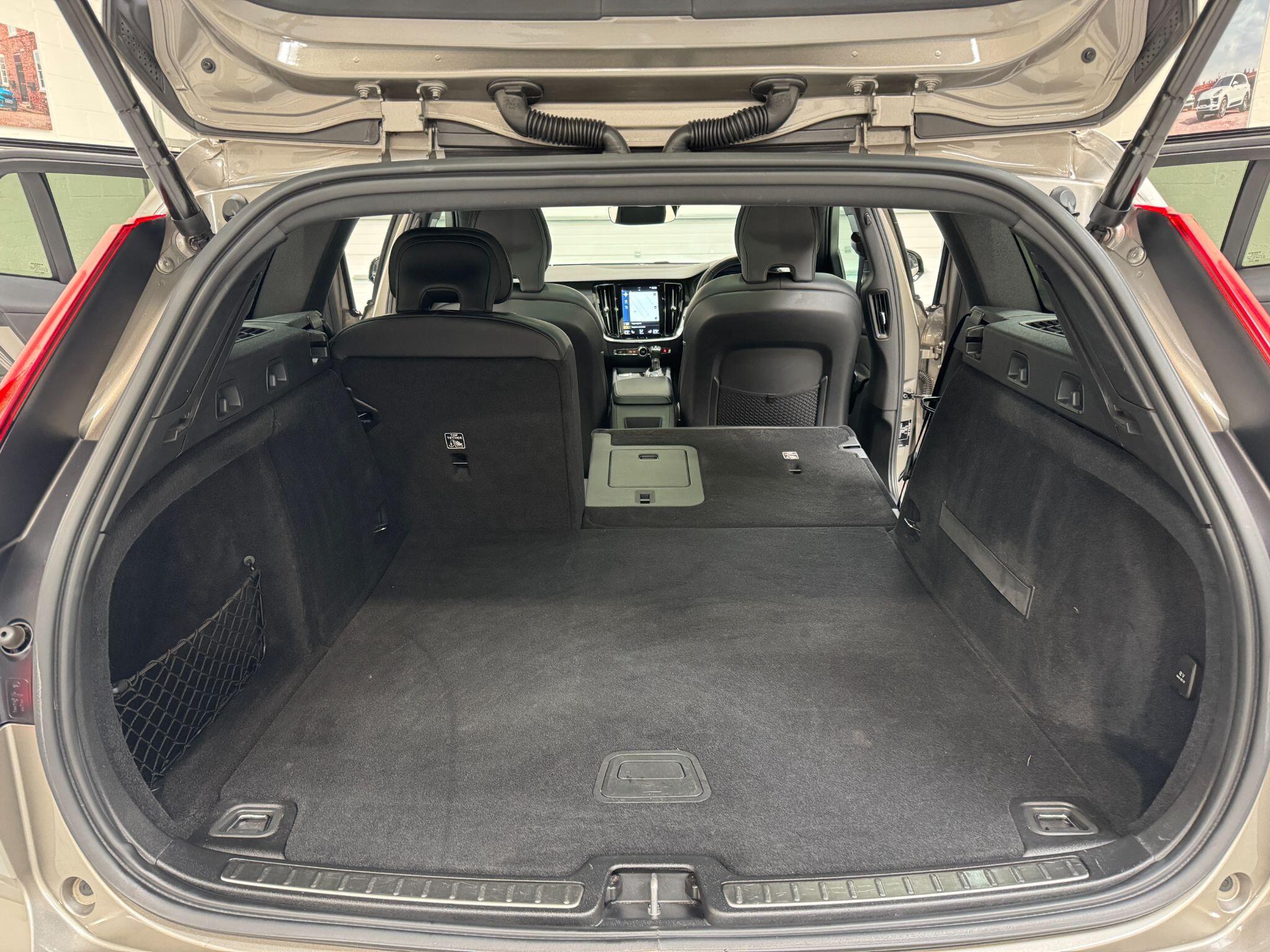 Volvo V60 - Image 60