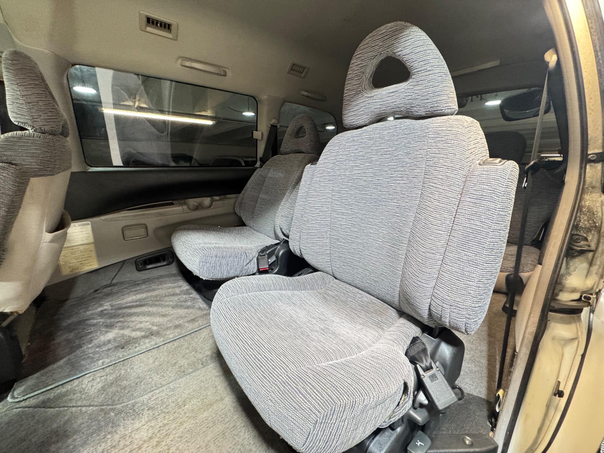 Mitsubishi Delica - Image 12