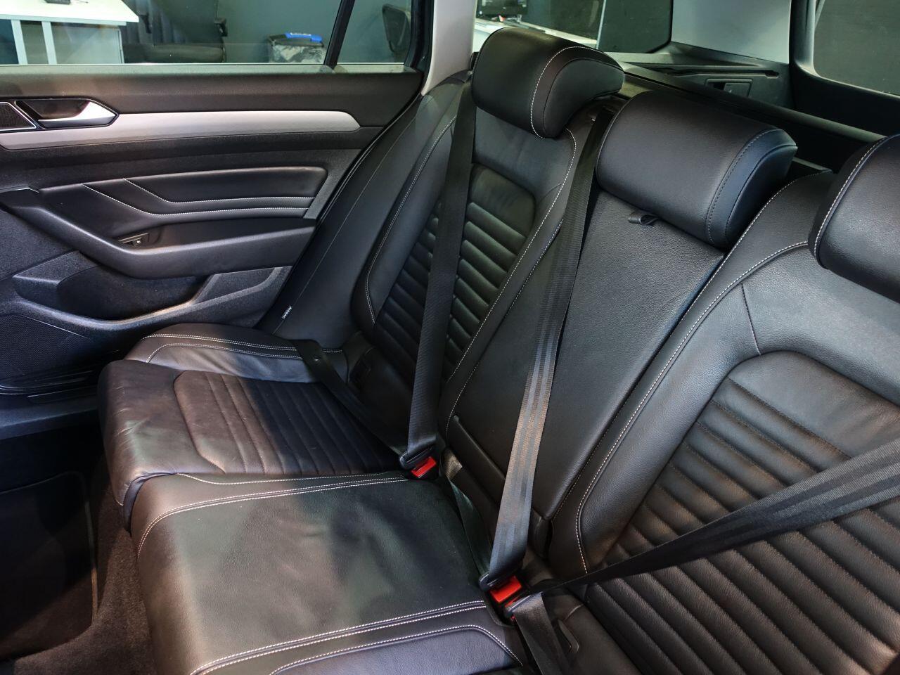 Volkswagen Passat - Image 18