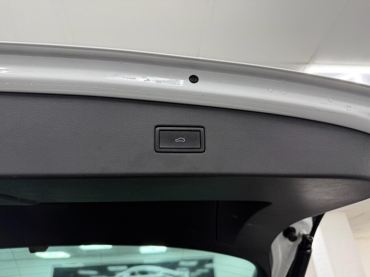 Volkswagen Tiguan - Image 25