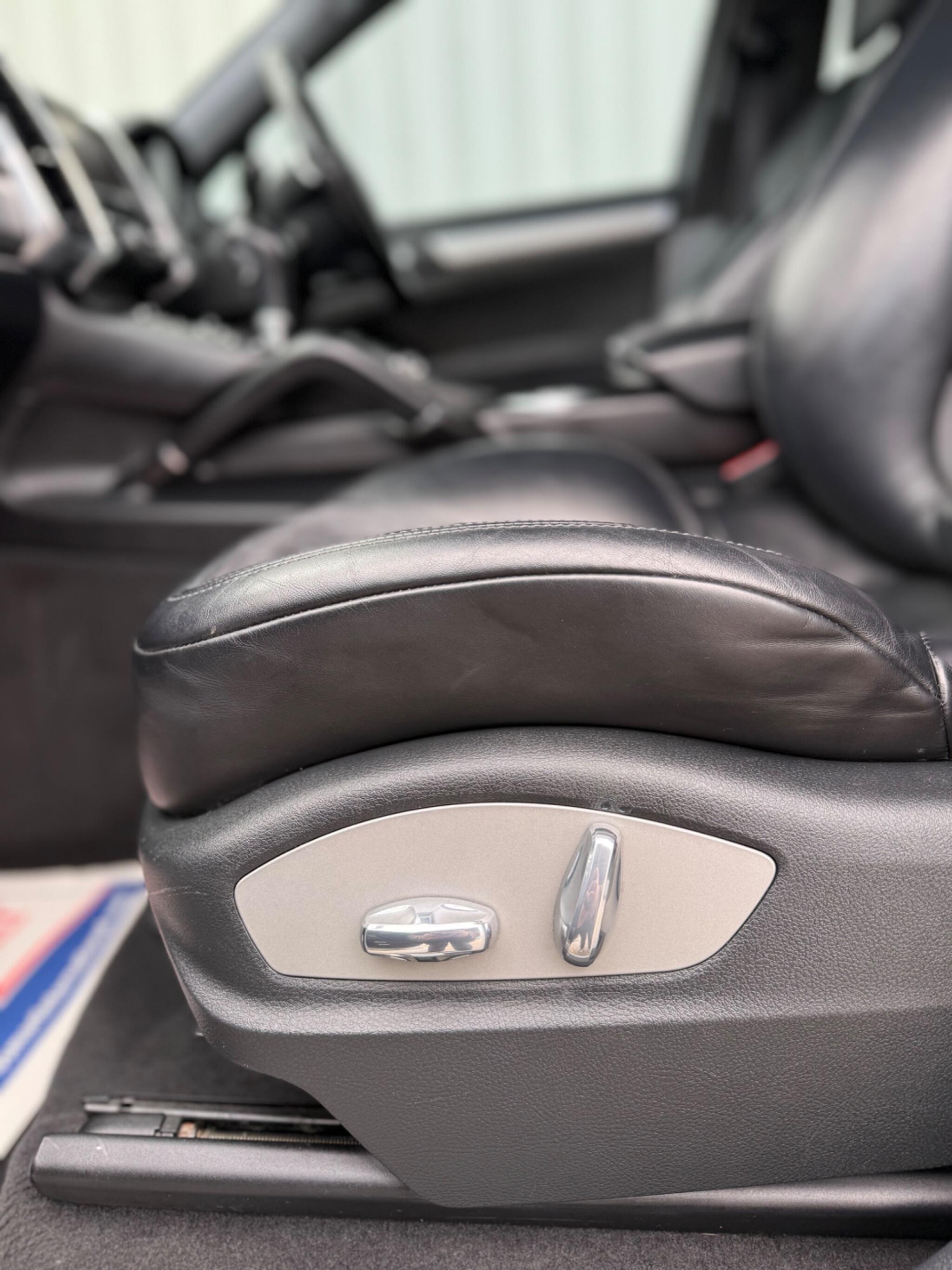 Porsche Cayenne - Image 28