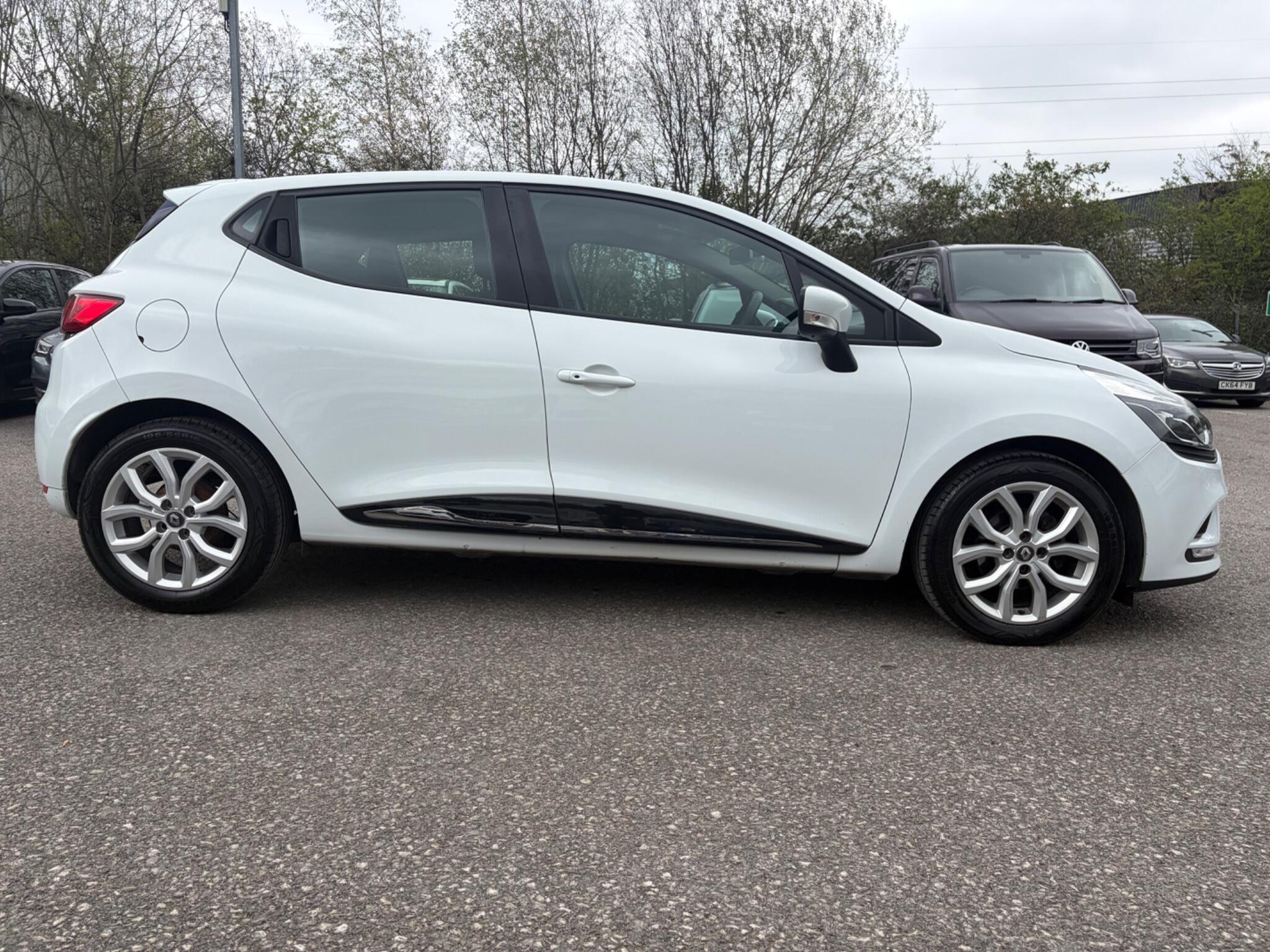 Renault Clio - Image 15