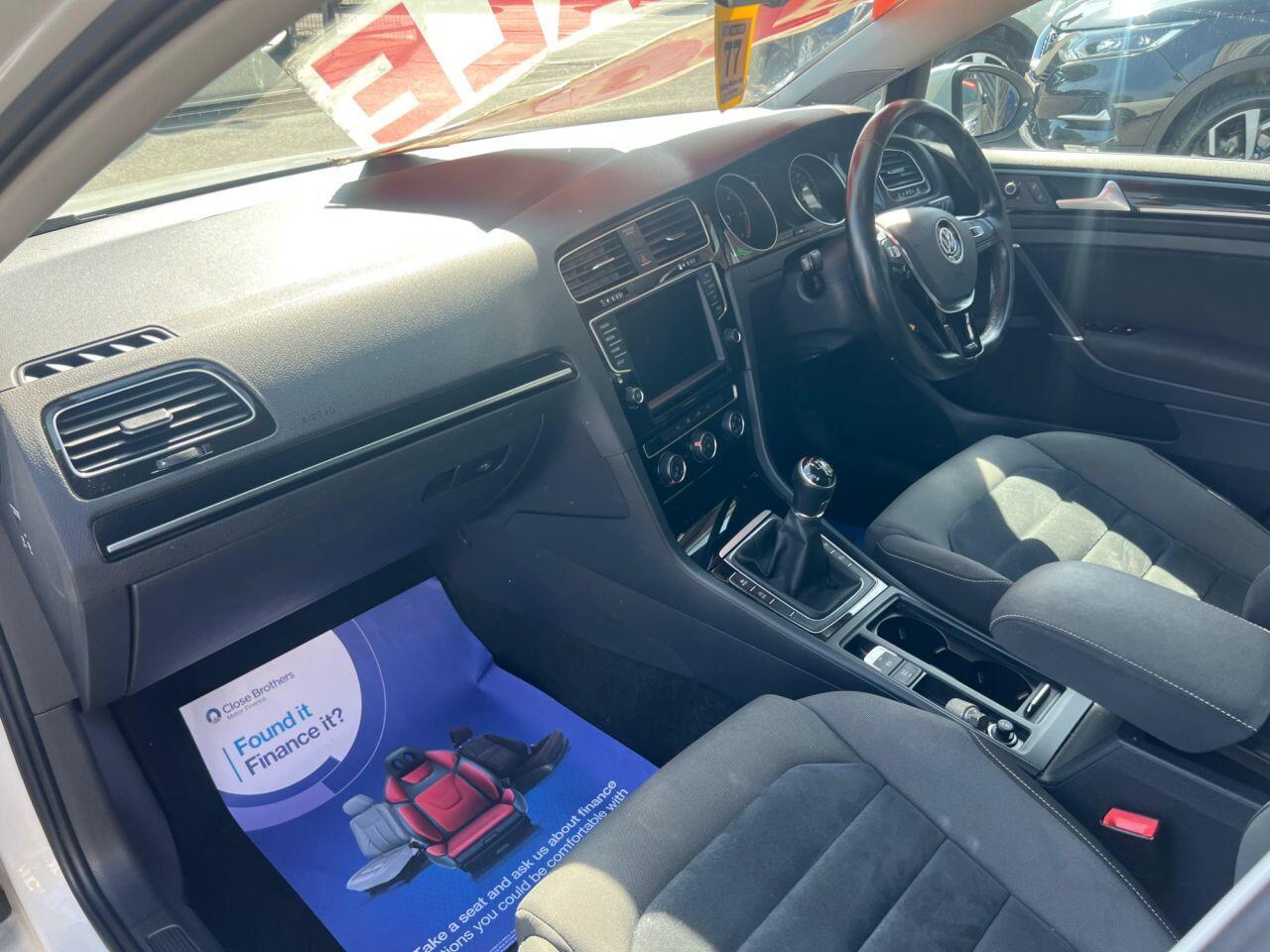 Volkswagen Golf - Image 17