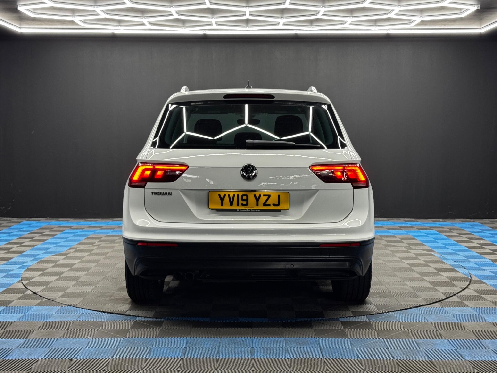Volkswagen Tiguan - Image 6