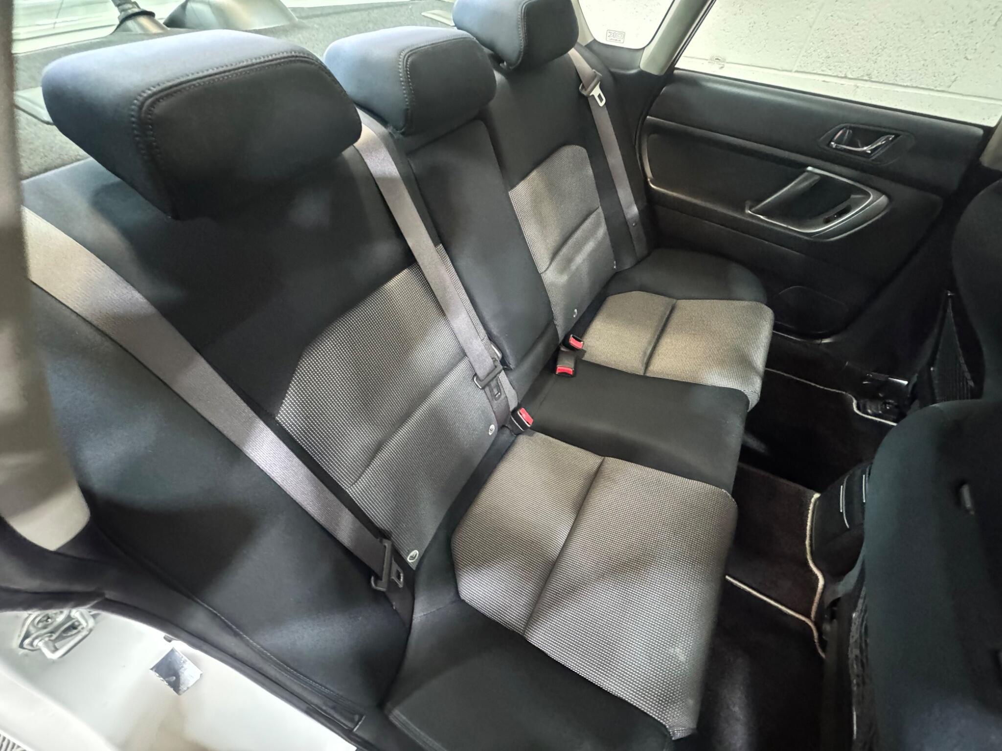 Subaru Legacy - Image 12